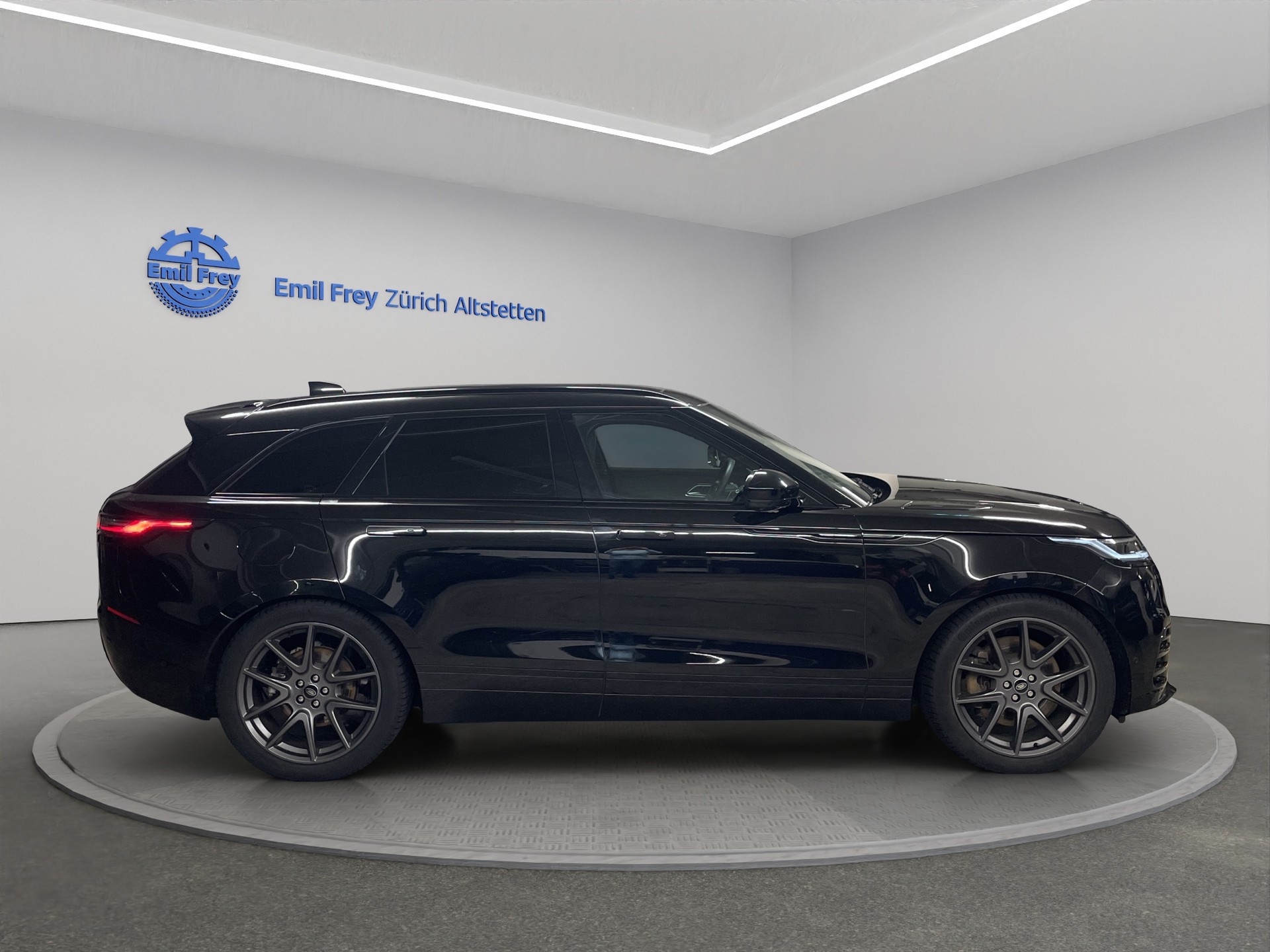 LAND ROVER Range Rover Velar 3.0 D I6 300 Dynamic HSE-image-5