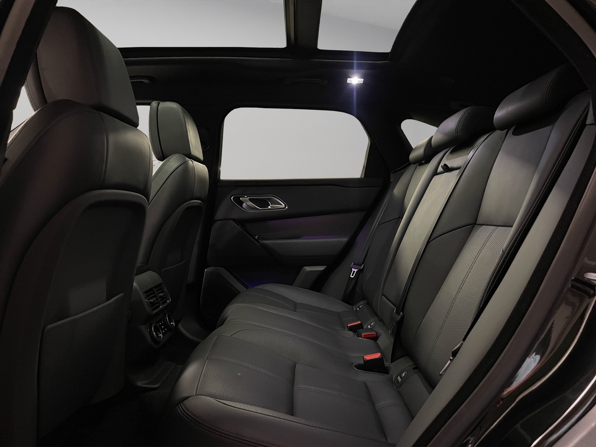 LAND ROVER Range Rover Velar 3.0 D I6 300 Dynamic HSE-image-8