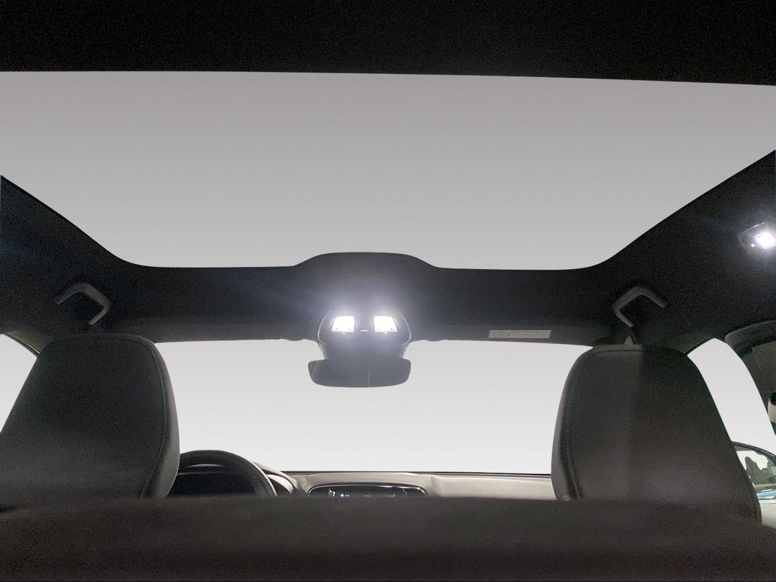 VOLVO C40 P8 Twin Recharge AWD-image-13