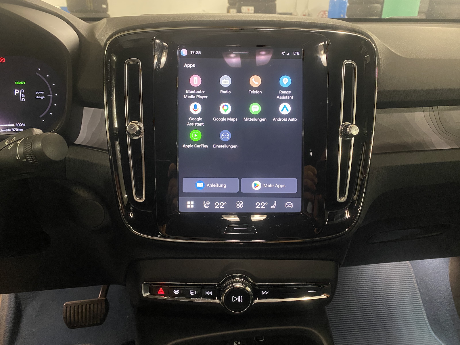 VOLVO C40 P8 Twin Recharge AWD-image-11