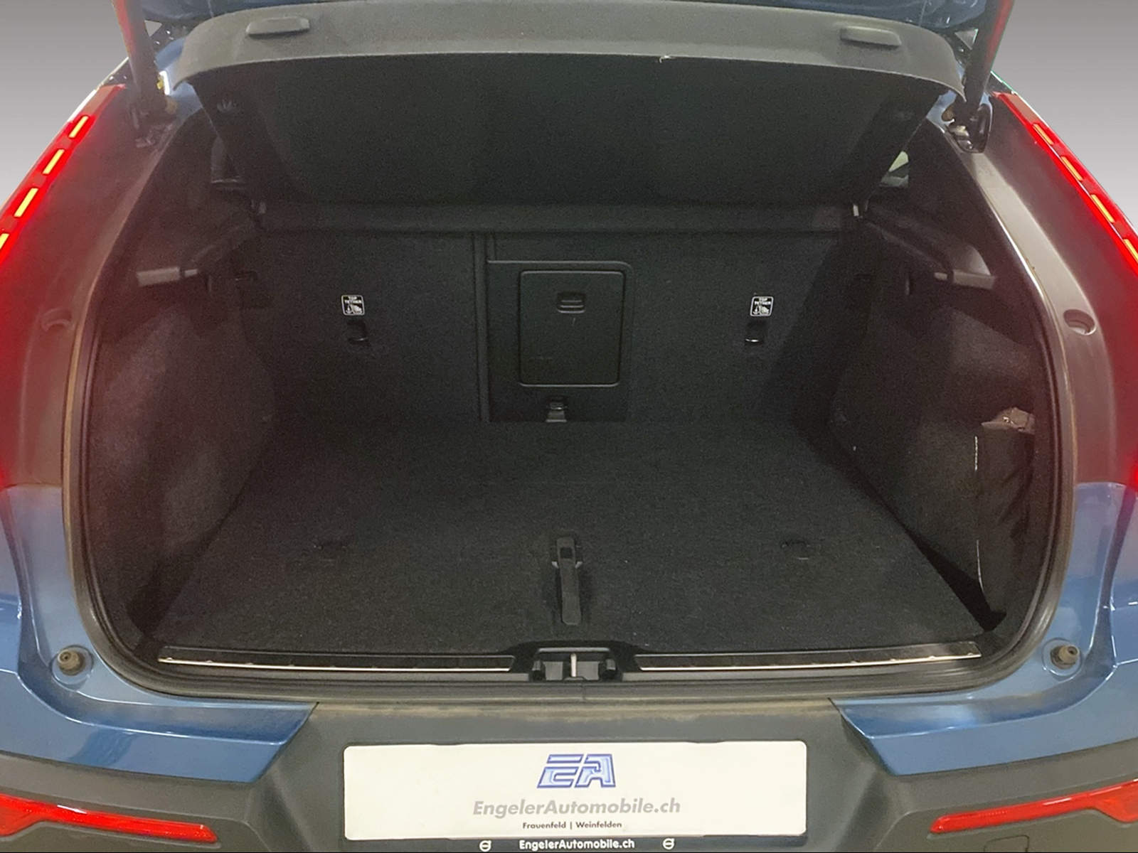 VOLVO C40 P8 Twin Recharge AWD-image-14