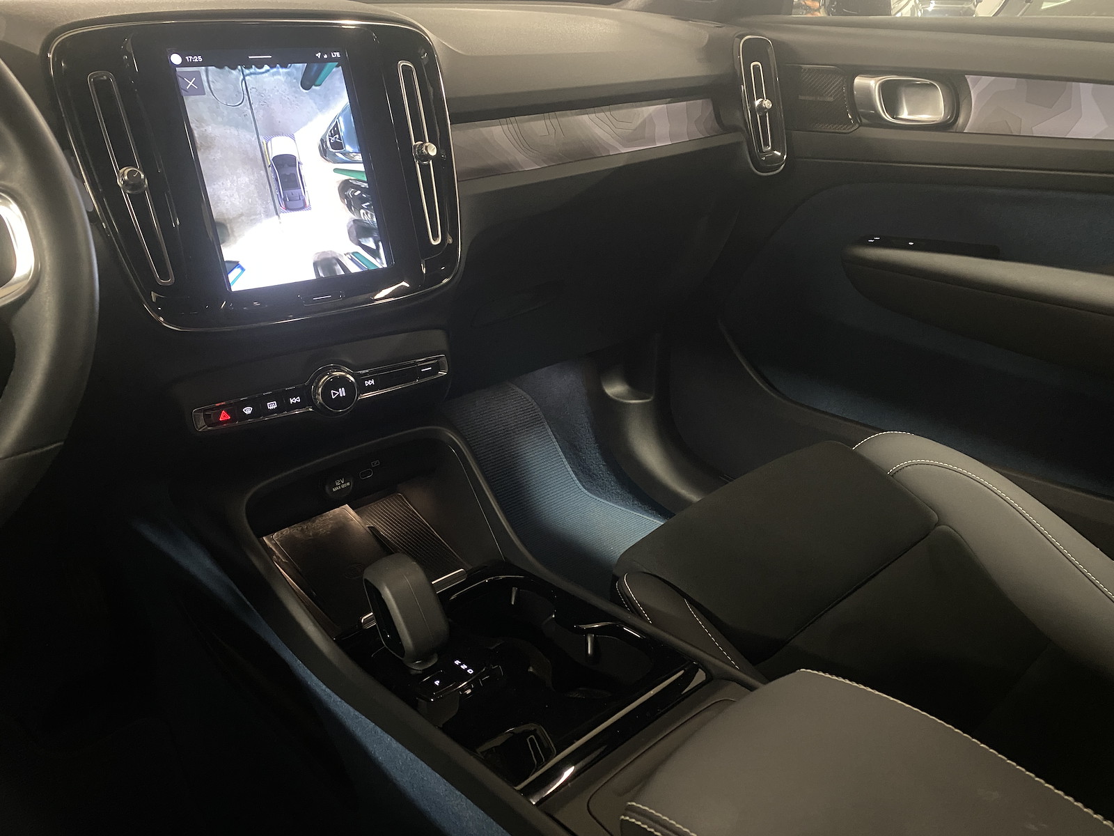 VOLVO C40 P8 Twin Recharge AWD-image-10