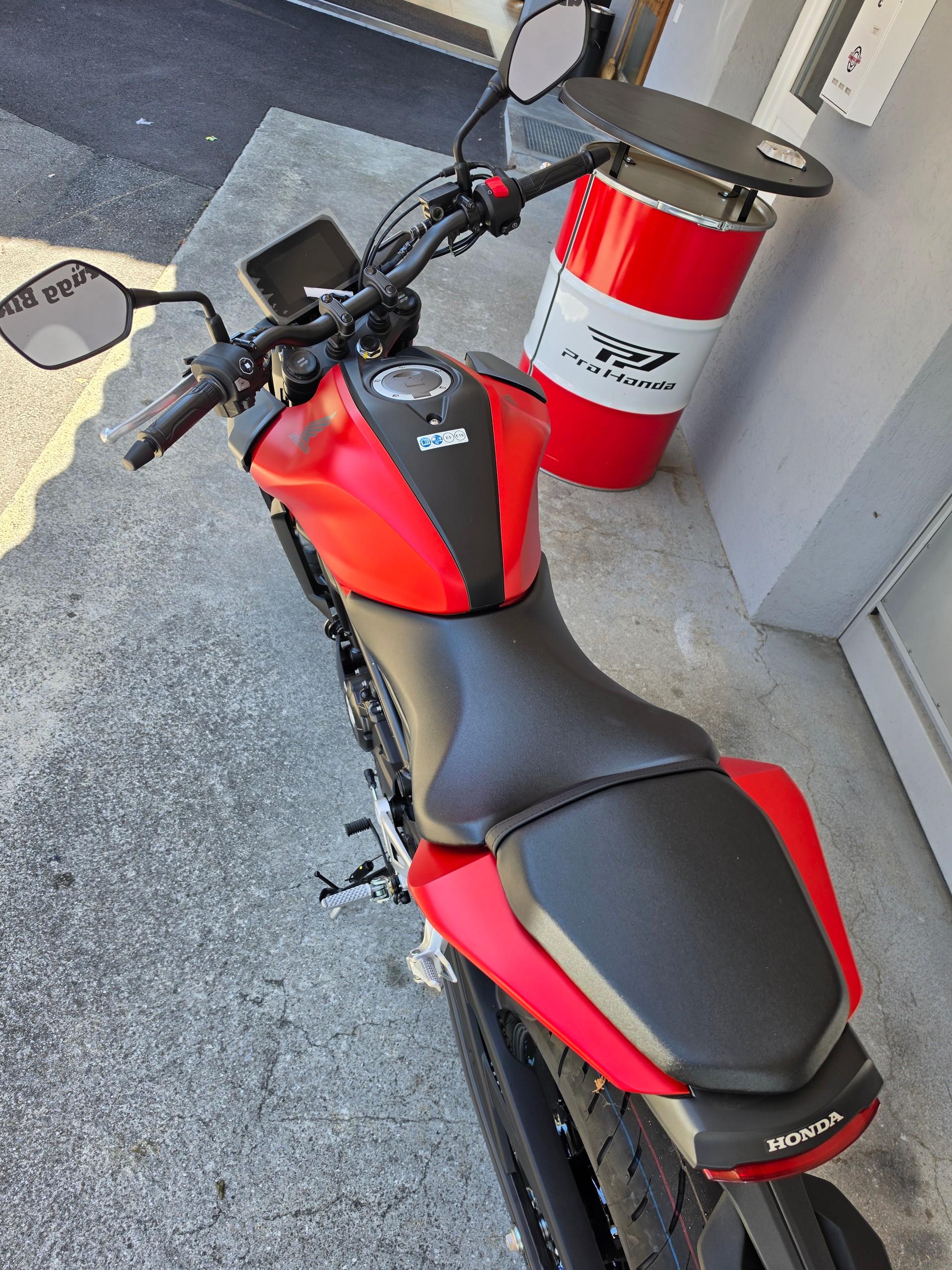 HONDA CB 125 R-showroom-element-2