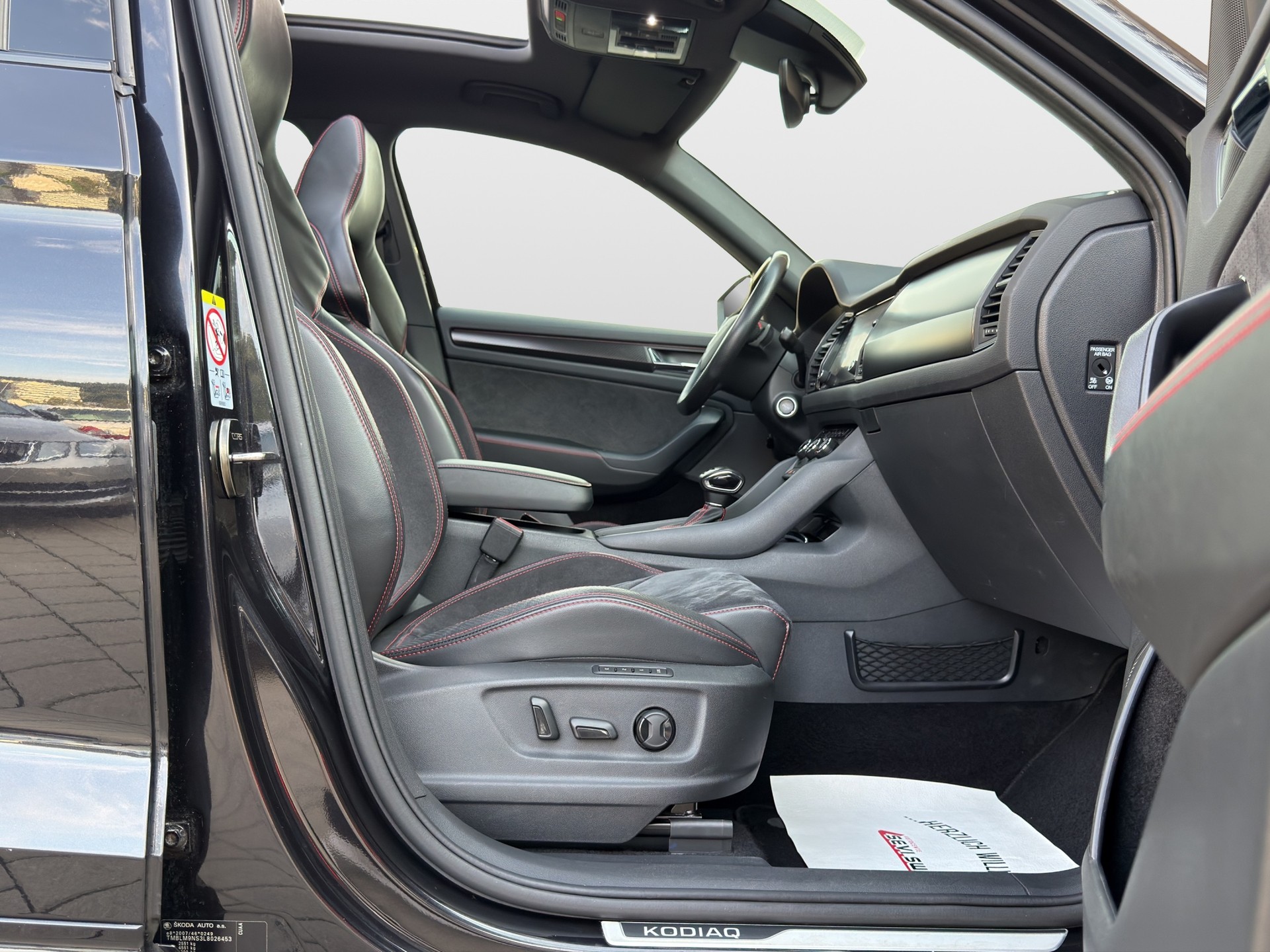 SKODA Kodiaq 2.0 Bi-TDI SCR RS 4x4 DSG,Frisch ab MFK,1 Jahr oder 20000km Garantie auf Motor und Getriebe inkl.*-image-10