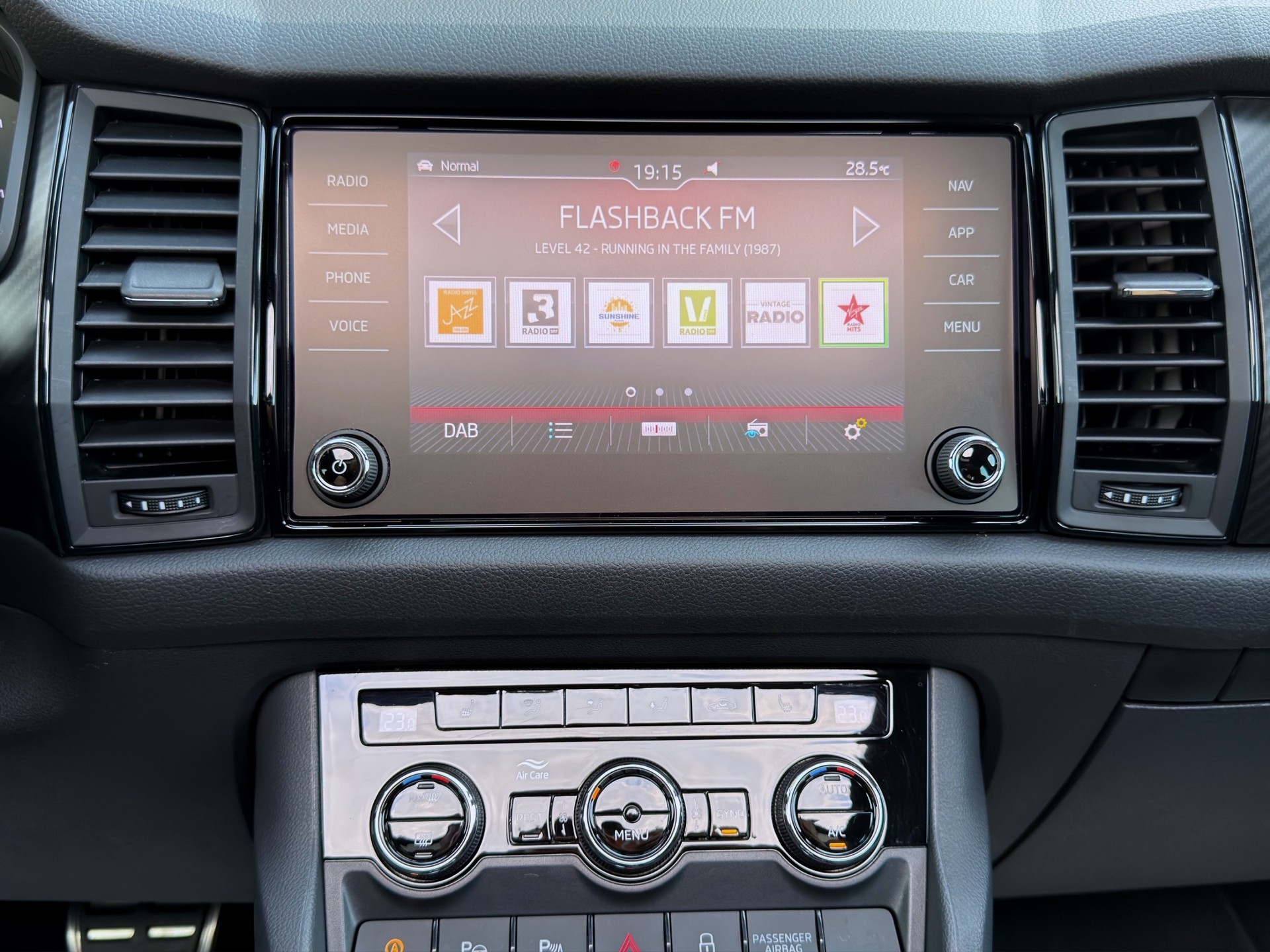 SKODA Kodiaq 2.0 Bi-TDI SCR RS 4x4 DSG,Frisch ab MFK,1 Jahr oder 20000km Garantie auf Motor und Getriebe inkl.*-image-16