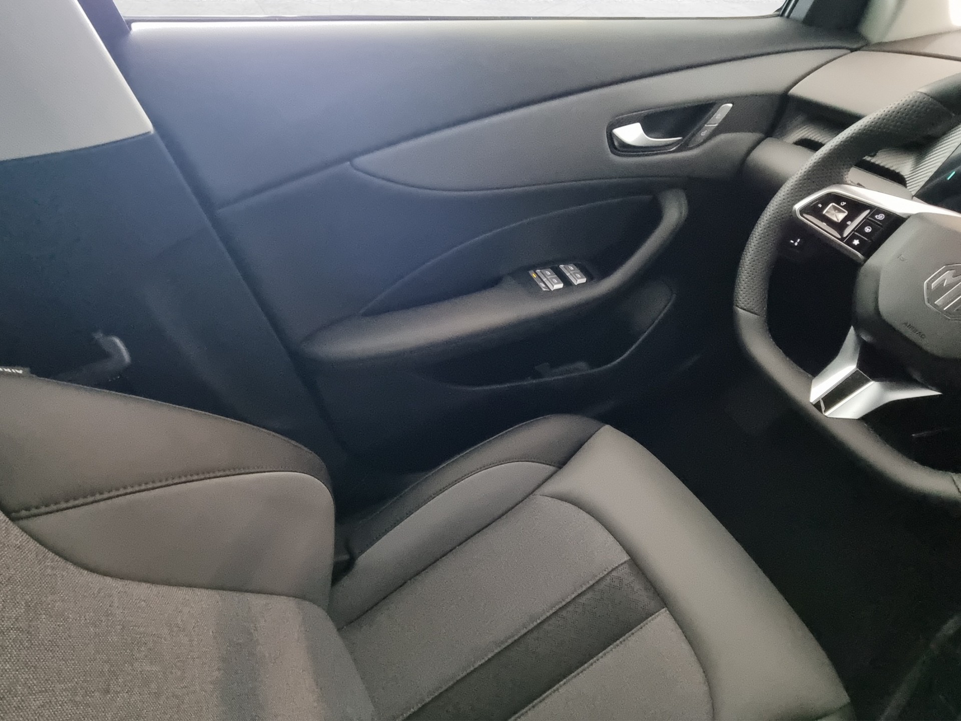 MG MG S5 EV 64kWh Luxury RWD-image-11