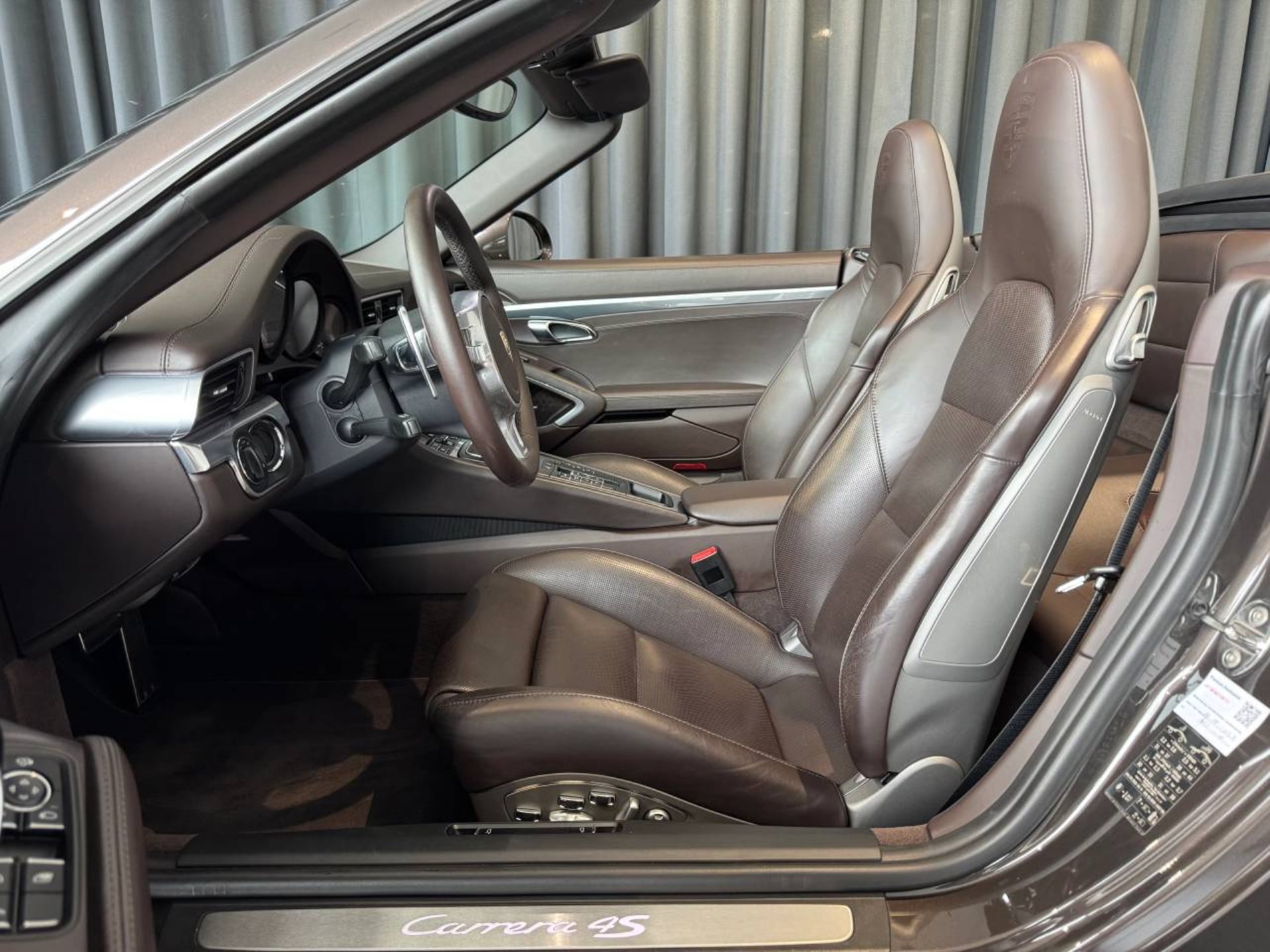 PORSCHE 911 Carrera 4S Cabriolet-image-4