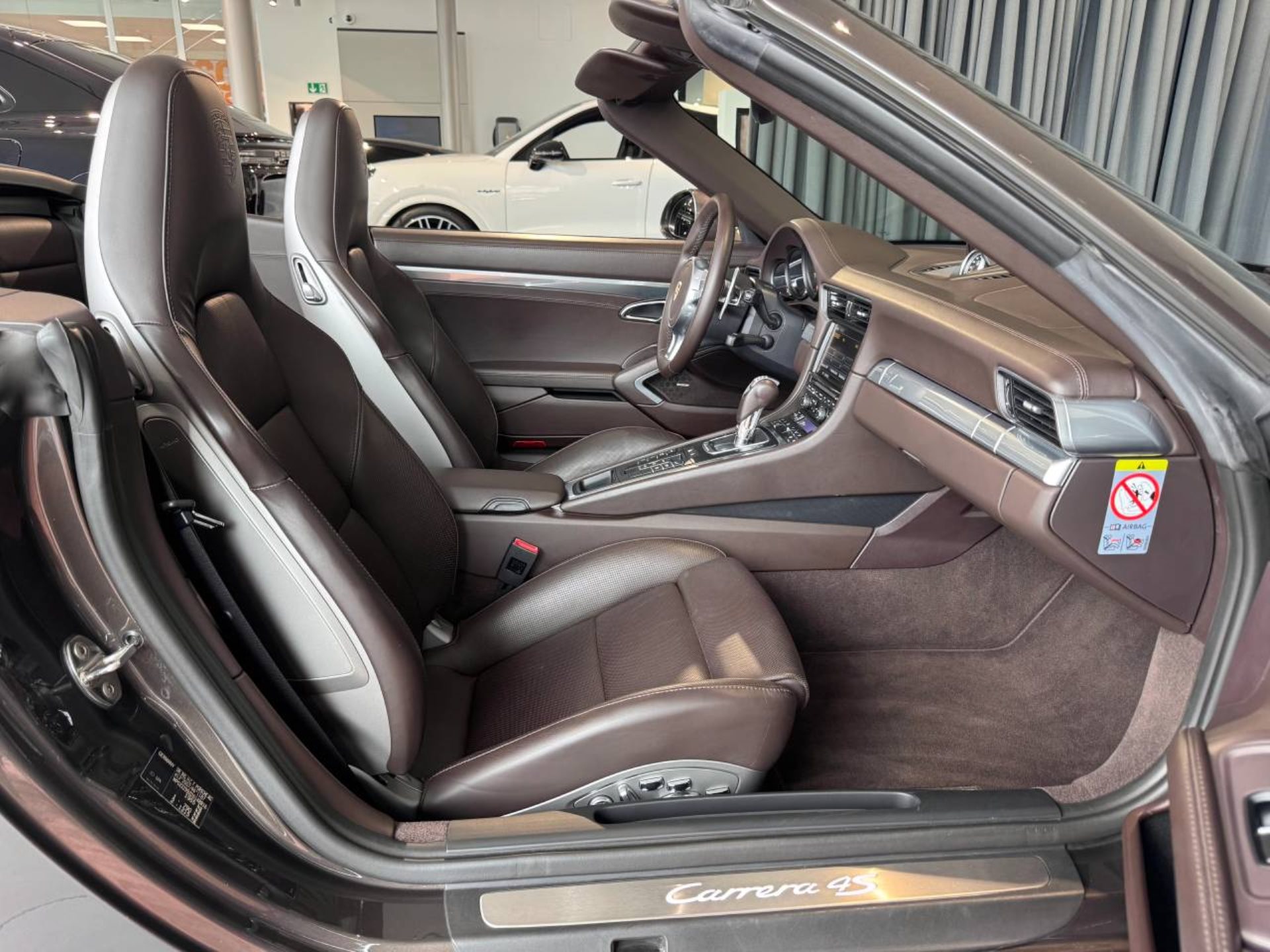 PORSCHE 911 Carrera 4S Cabriolet-image-18