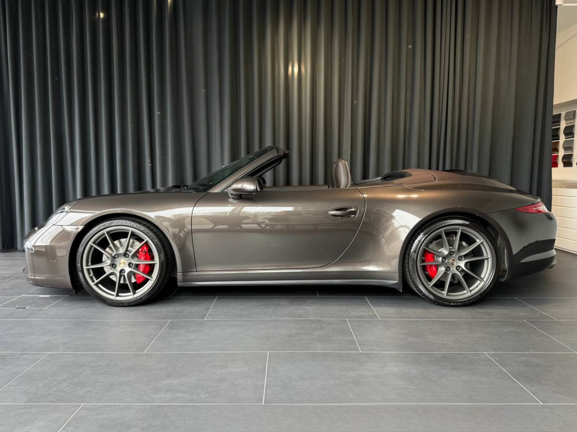 PORSCHE 911 Carrera 4S Cabriolet-image-1