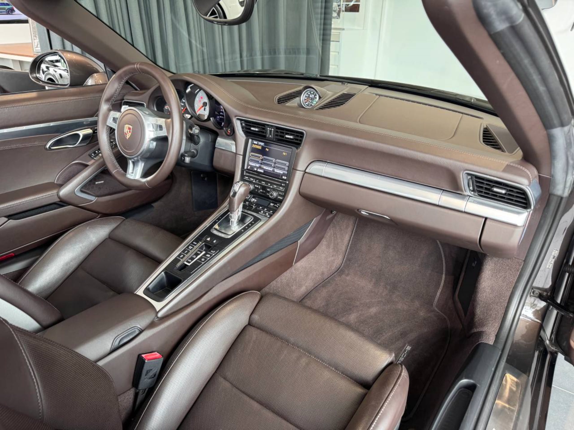 PORSCHE 911 Carrera 4S Cabriolet-image-17