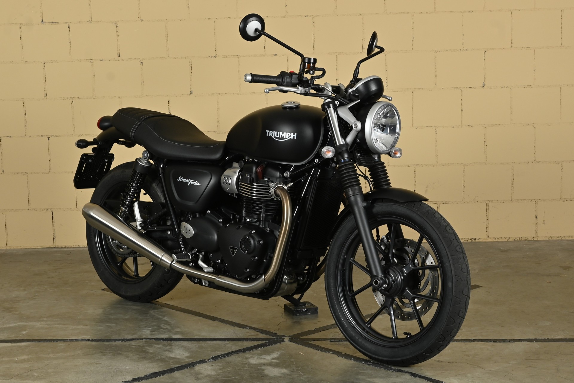 TRIUMPH Street Twin 900 i-showroom-element-1