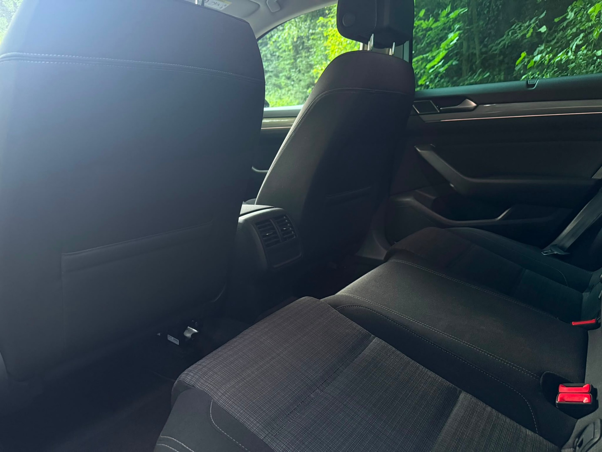 VW Passat Variant 1.6 TDI Business DSG-image-12