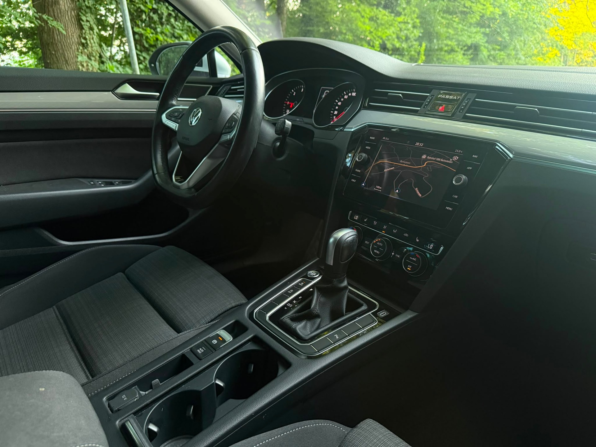 VW Passat Variant 1.6 TDI Business DSG-image-9