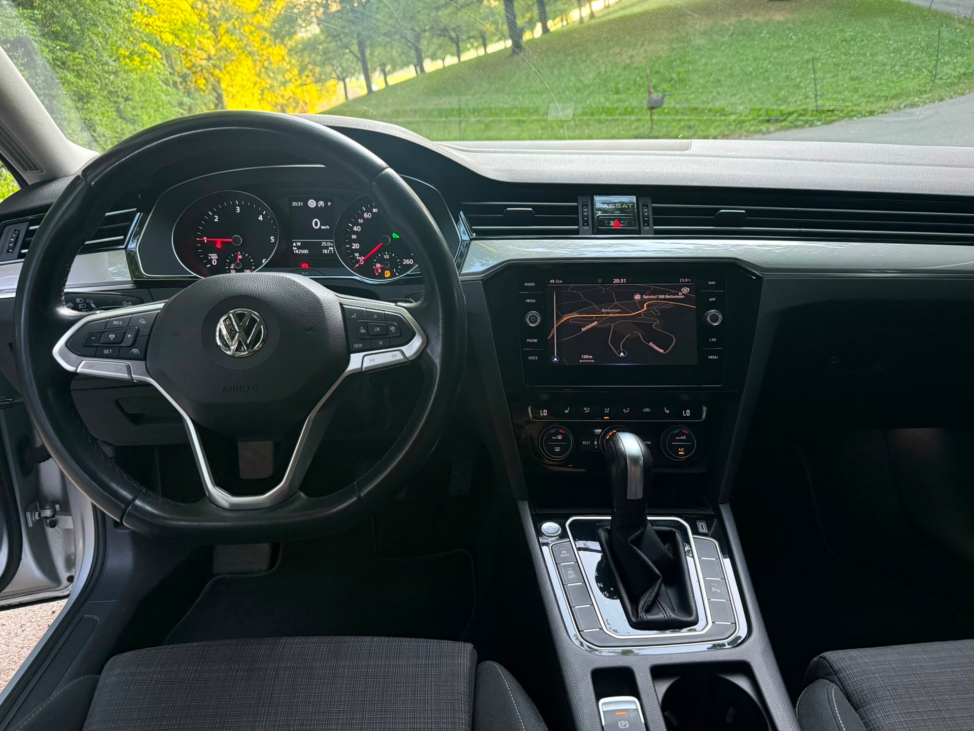 VW Passat Variant 1.6 TDI Business DSG-image-8