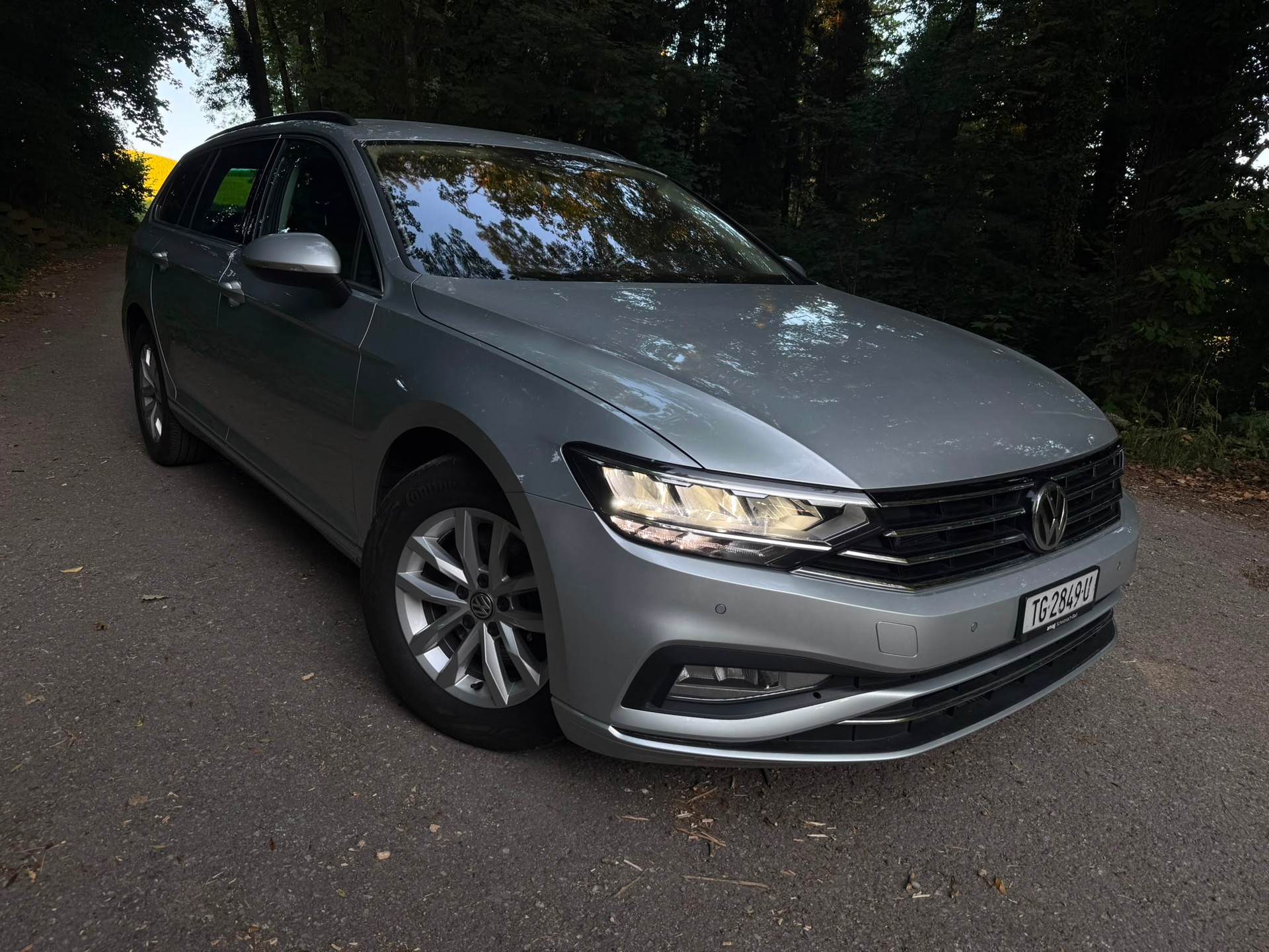 VW Passat Variant 1.6 TDI Business DSG-image-3