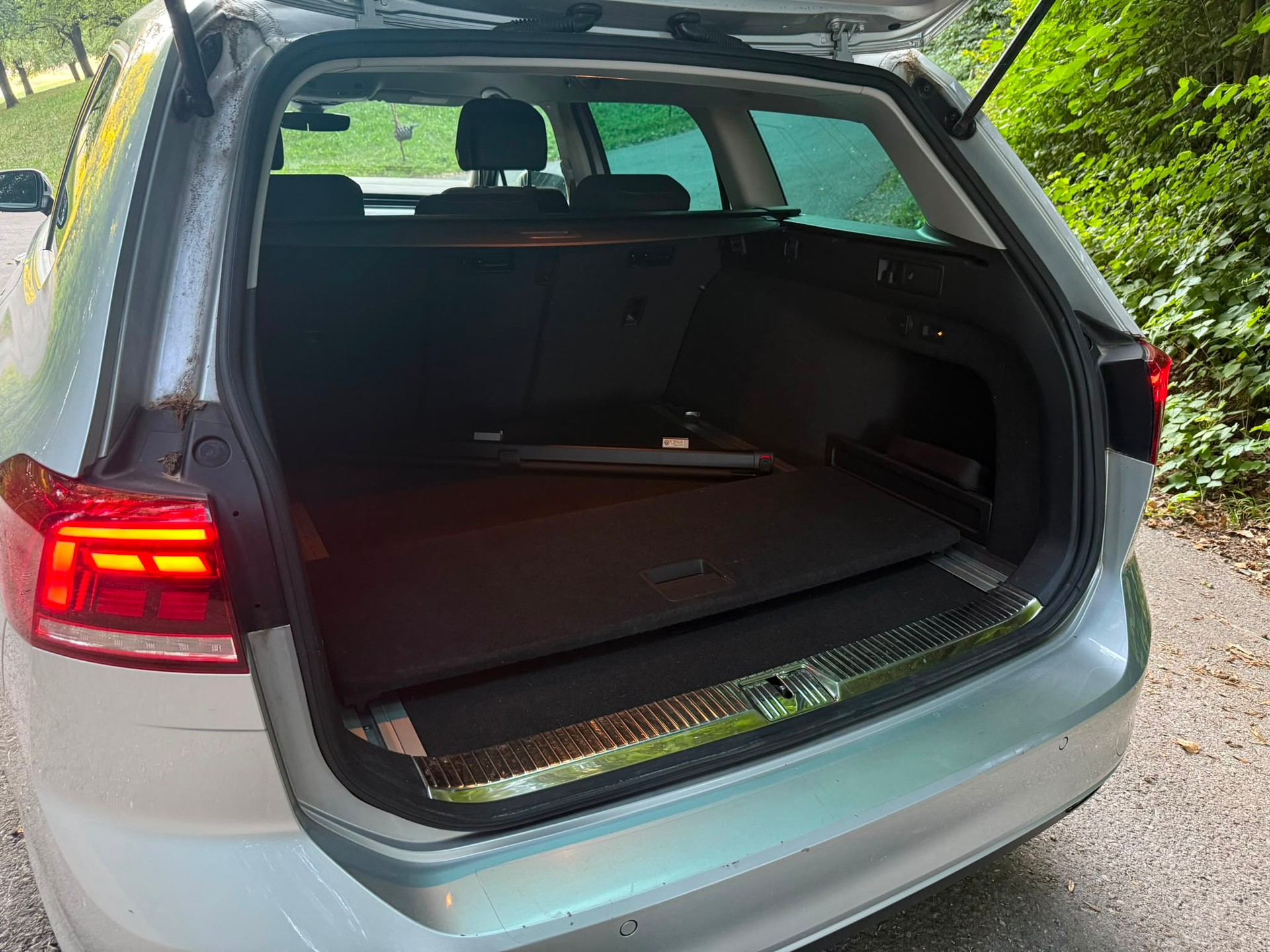 VW Passat Variant 1.6 TDI Business DSG-image-5