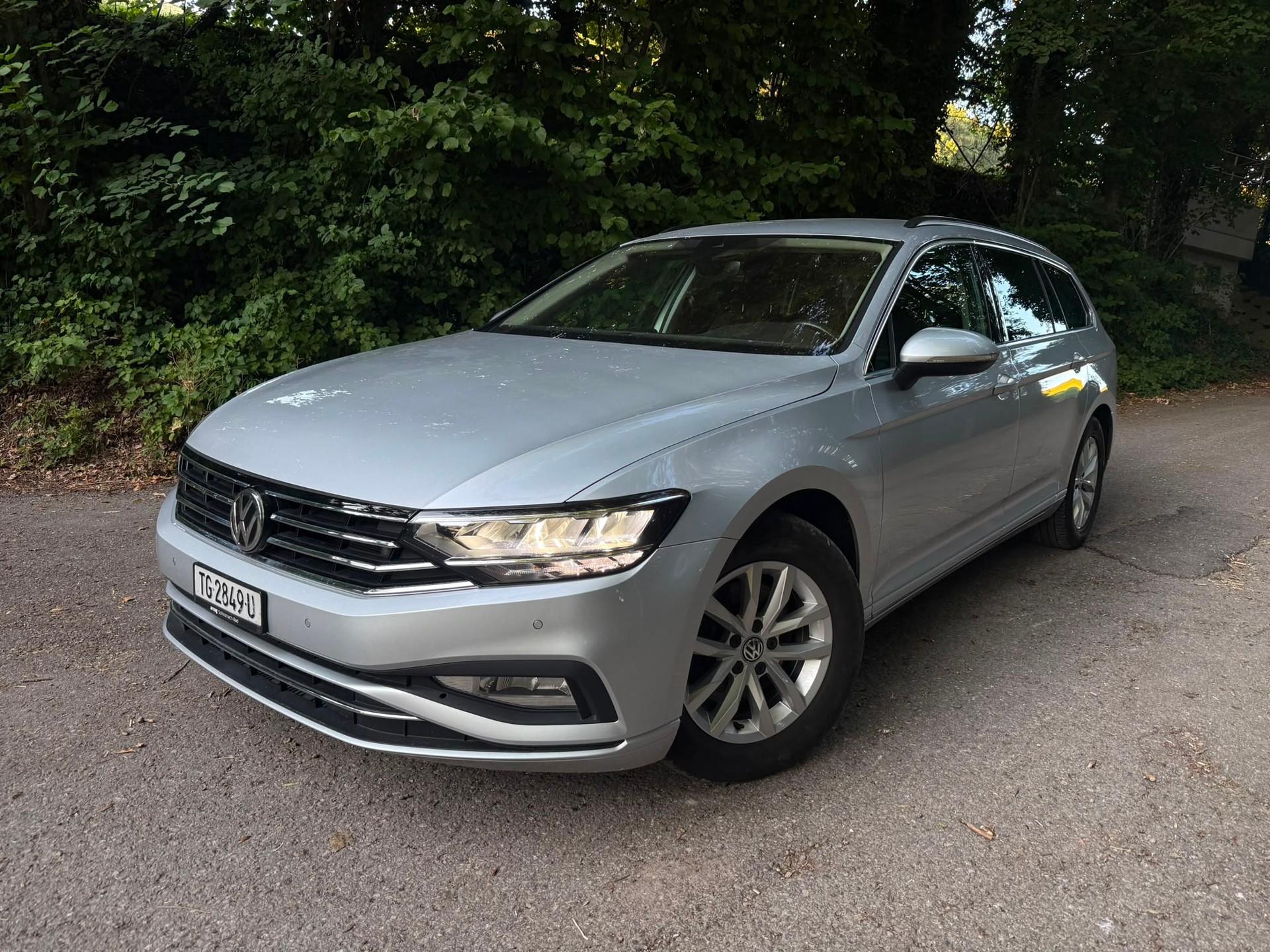 VW Passat Variant 1.6 TDI Business DSG-image-0