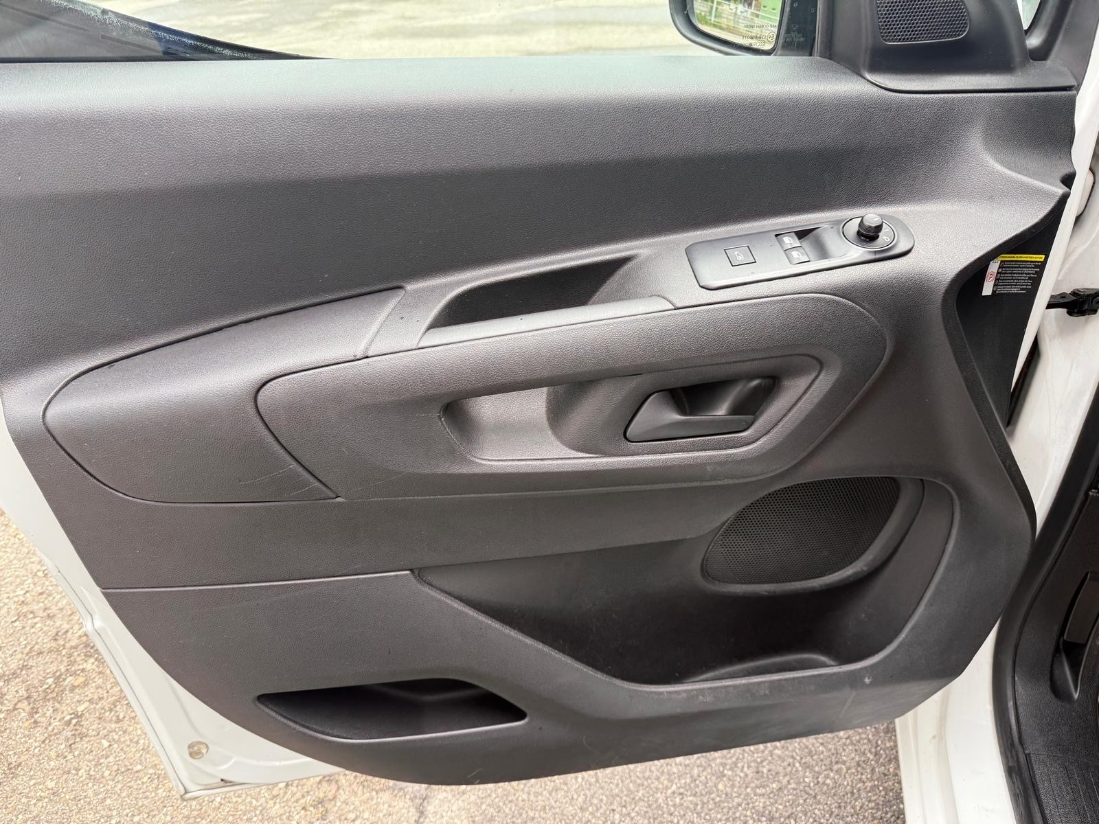 OPEL Combo Cargo 1.5 Diesel-image-17