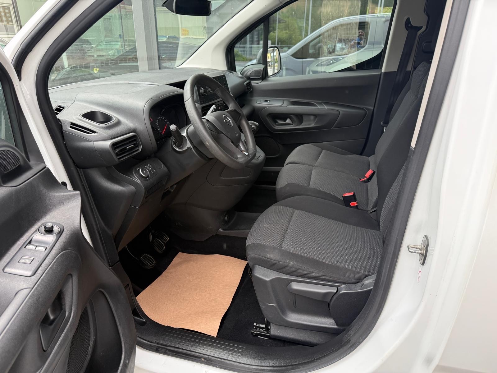 OPEL Combo Cargo 1.5 Diesel-image-15