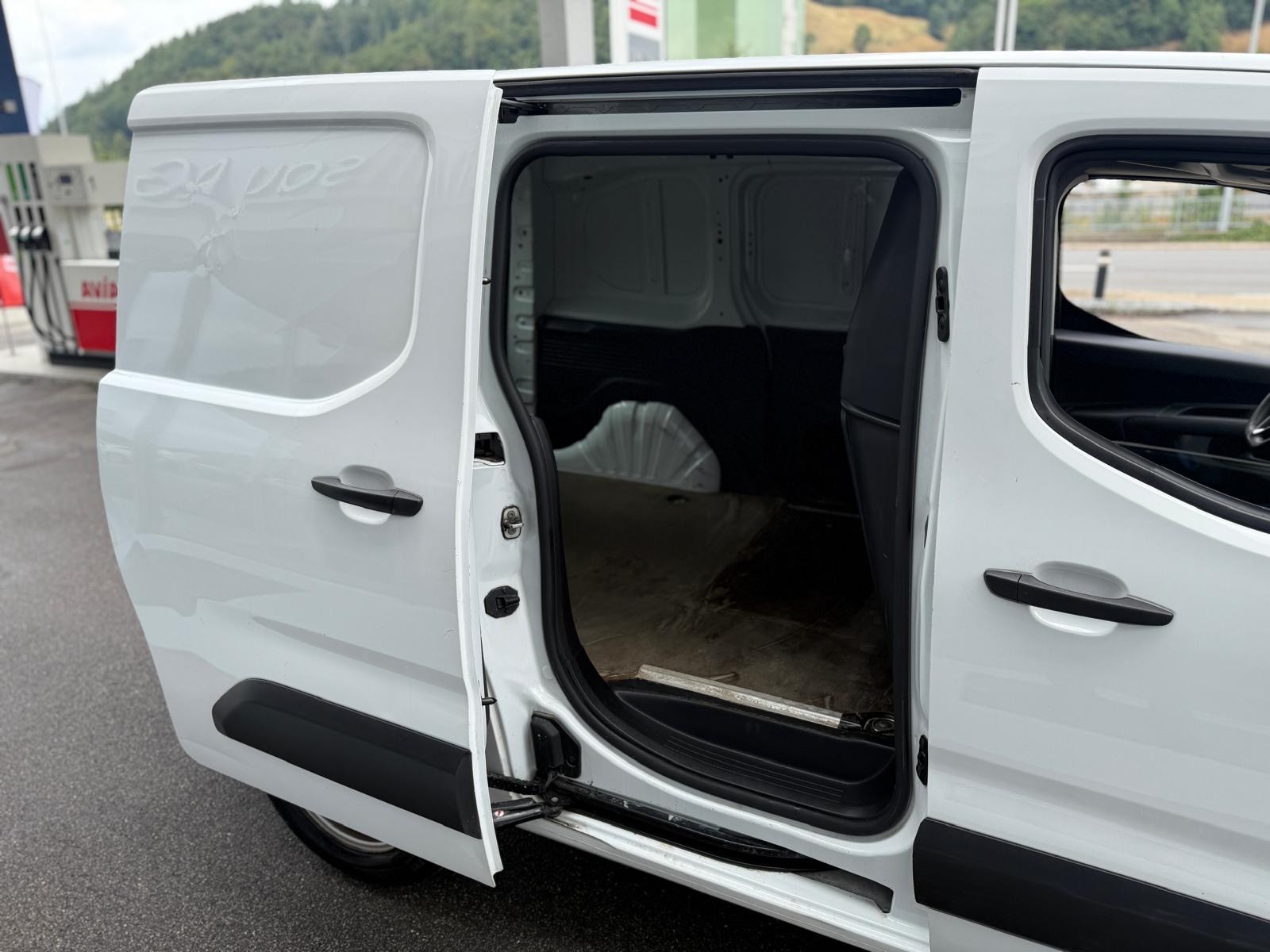 OPEL Combo Cargo 1.5 Diesel-image-18