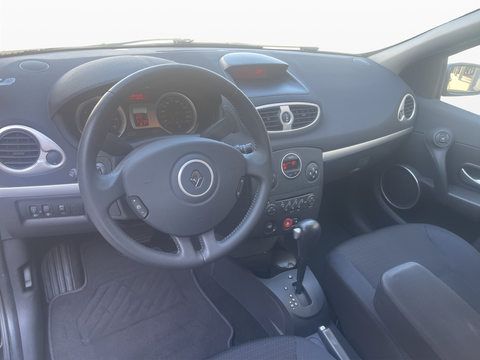 RENAULT Clio 1.6 16V Dynamique-image-10