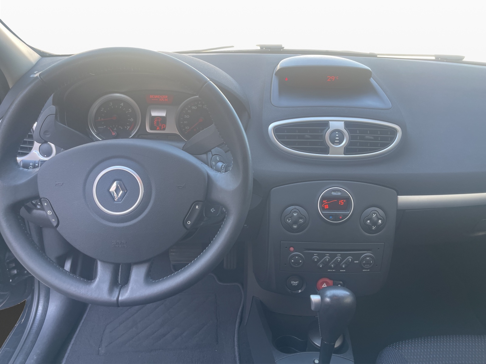 RENAULT Clio 1.6 16V Dynamique-image-11