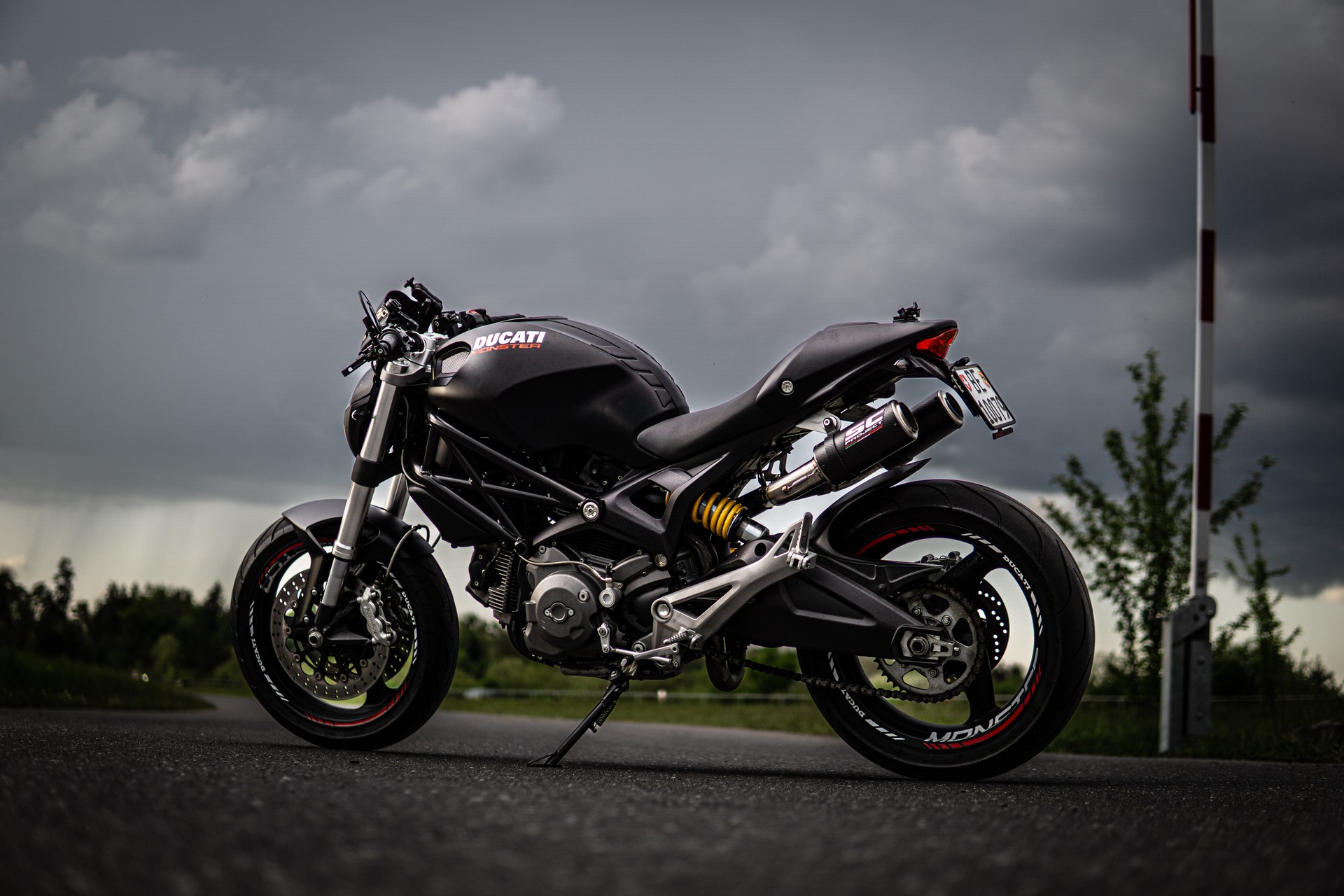 DUCATI Monster 696M plus (25kW)