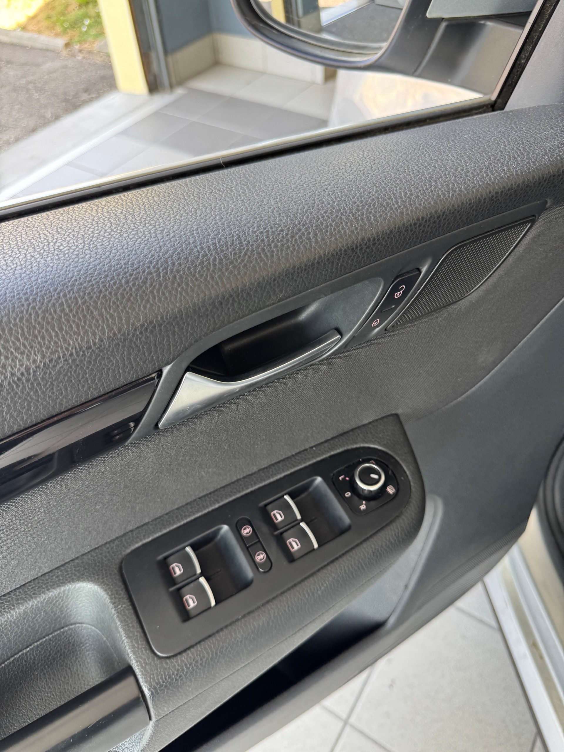 SEAT Alhambra 2.0 TDI Reference Eco 7 Places-image-8