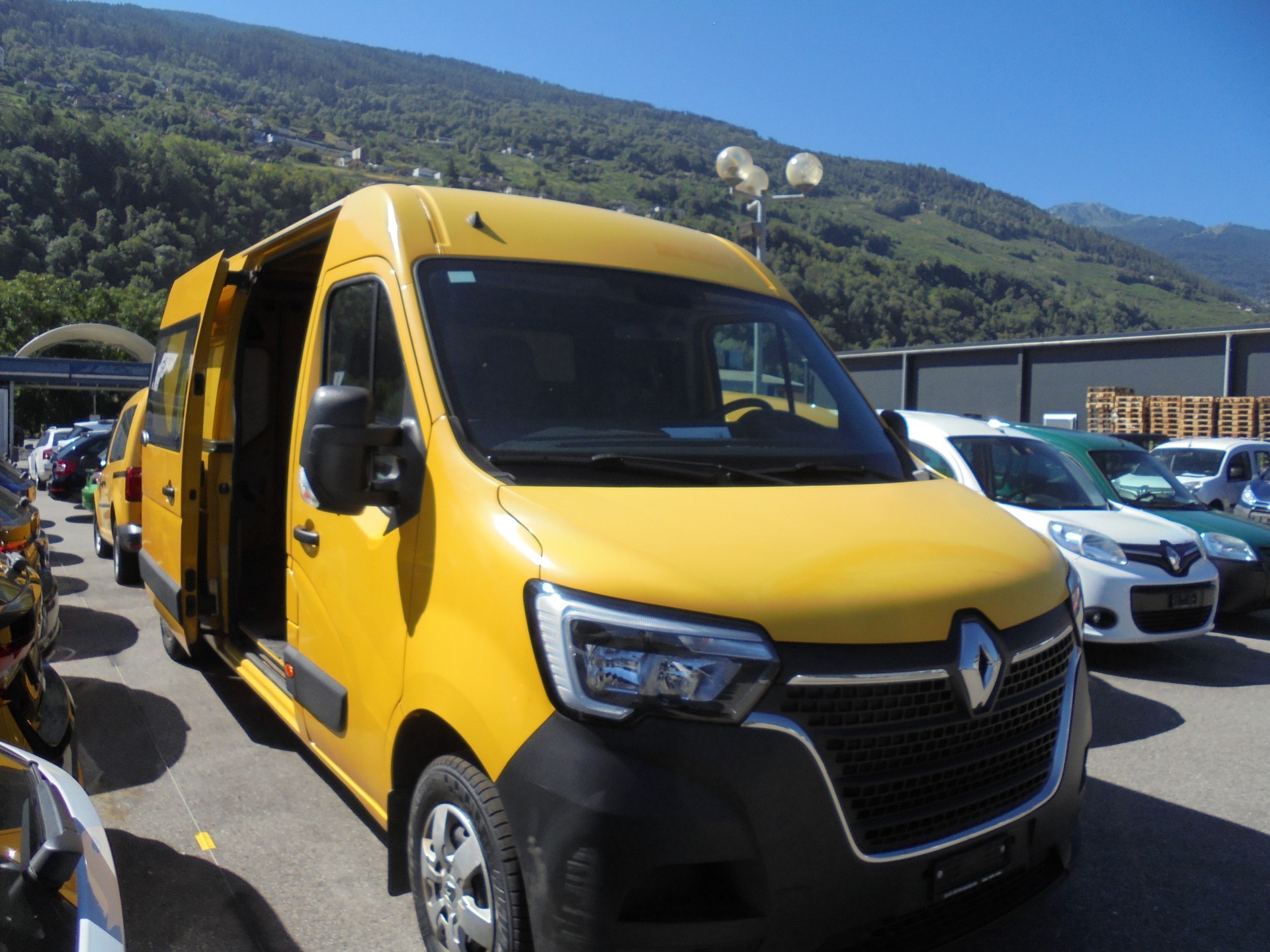 RENAULT Master T35 2.3dCi 135 L3H2-image-2