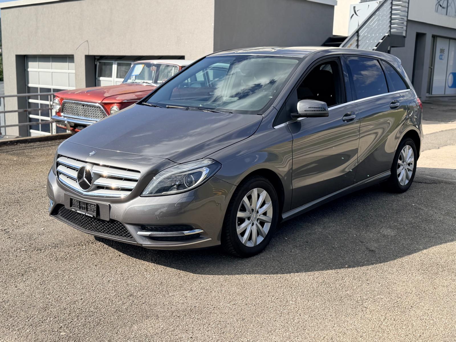 MERCEDES-BENZ B 200