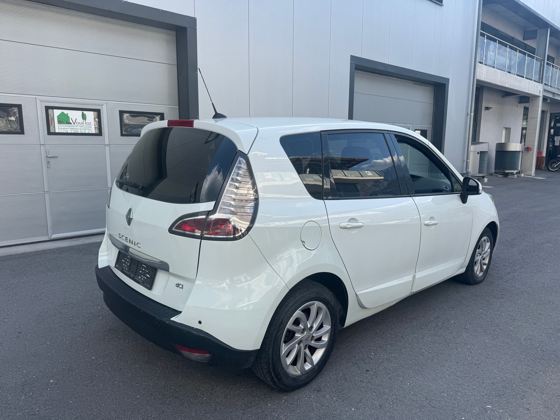 RENAULT Scénic 1.5 dCi Bose EDC-image-3