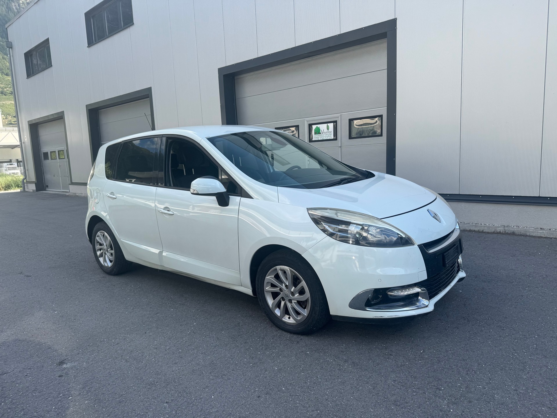 RENAULT Scénic 1.5 dCi Bose EDC-image-2