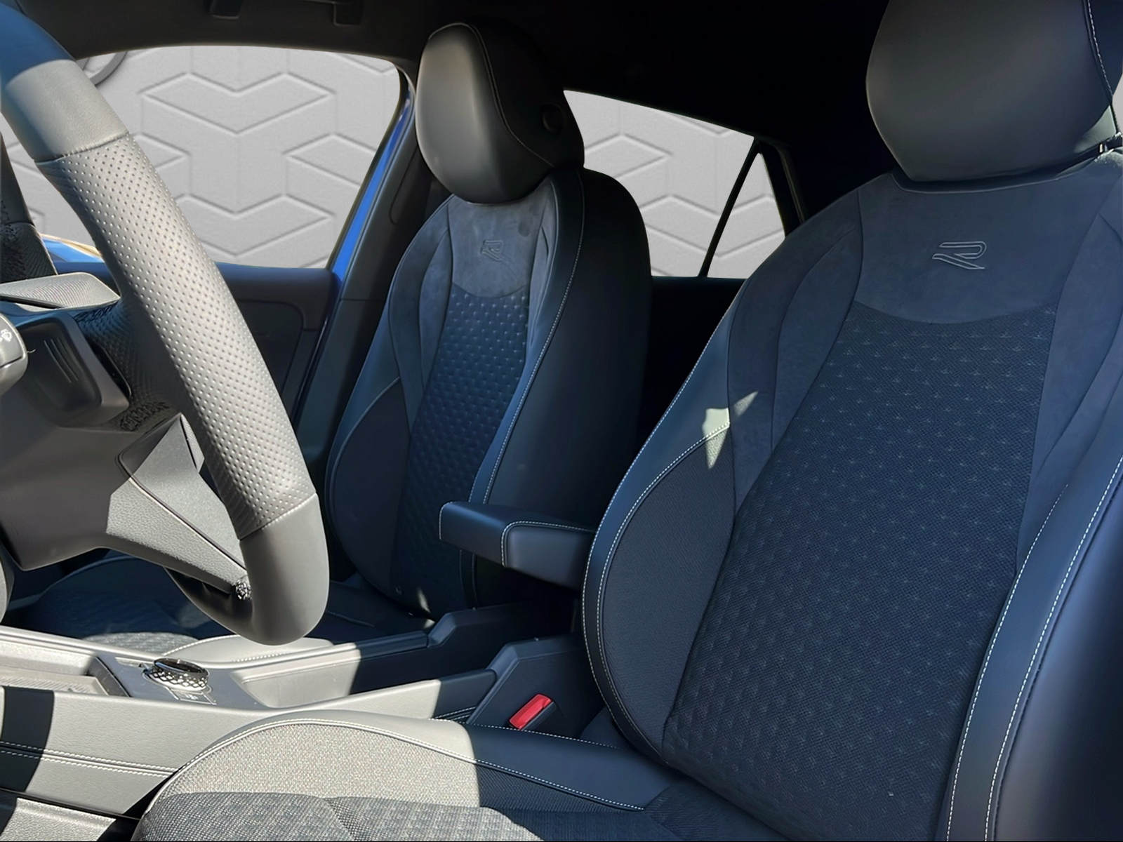 VW T-Roc 1.5 eTSI mHEV R-Line DSG-image-6