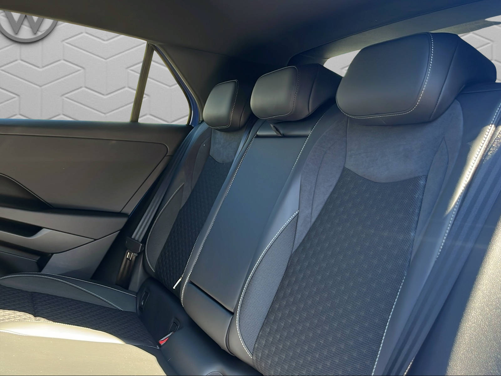 VW T-Roc 1.5 eTSI mHEV R-Line DSG-image-12
