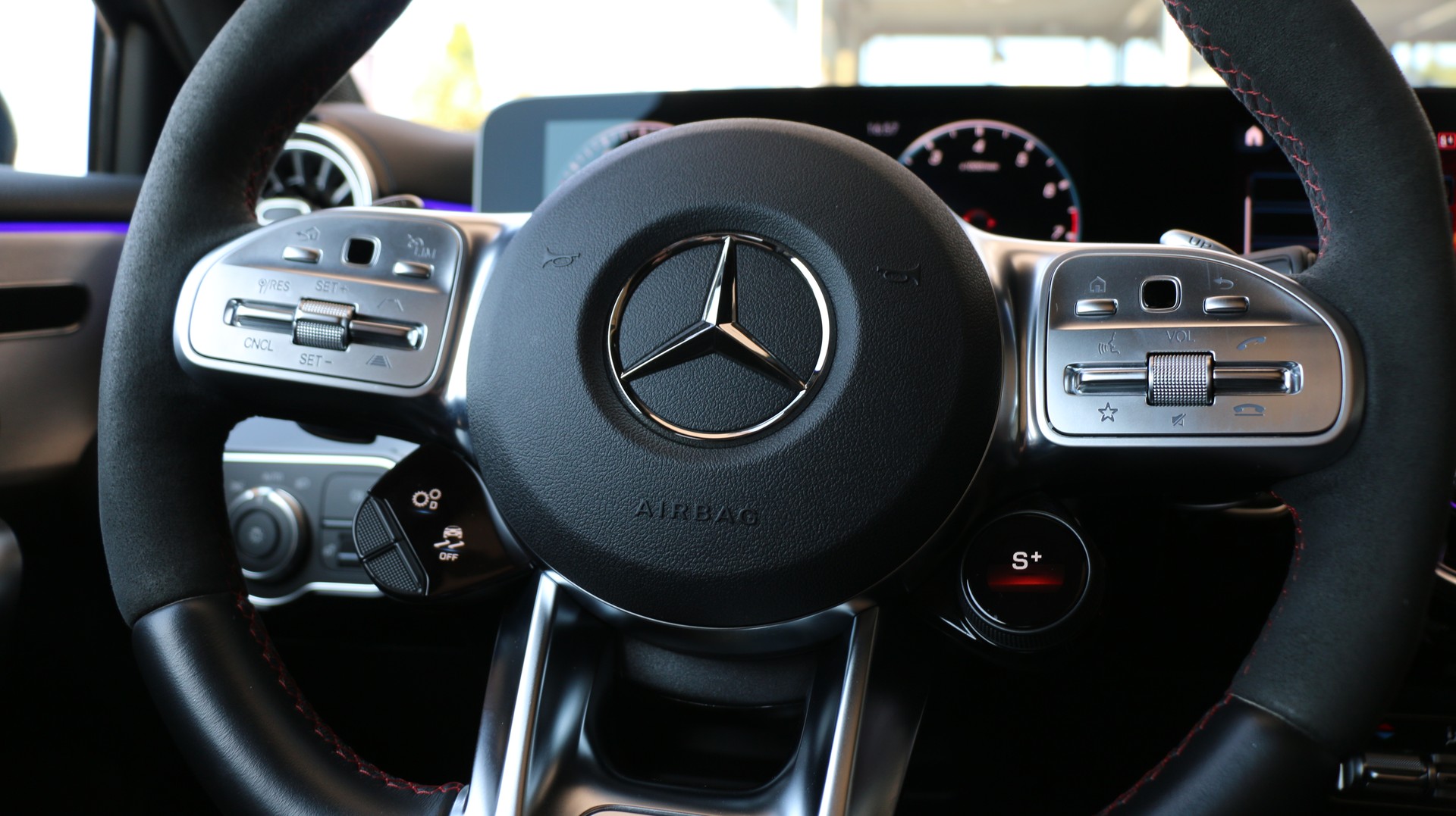 MERCEDES-BENZ A 35 AMG 4Matic-image-12