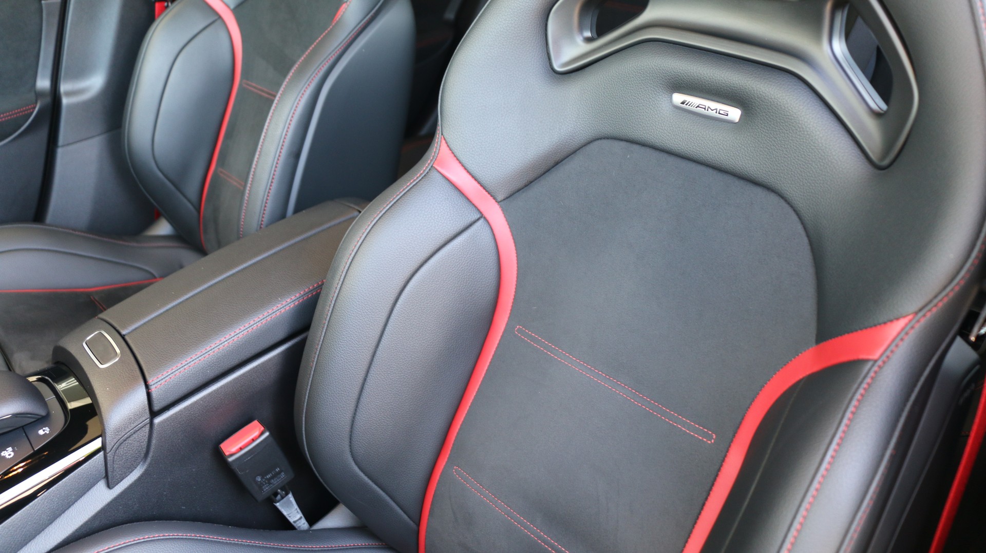 MERCEDES-BENZ A 35 AMG 4Matic-image-7
