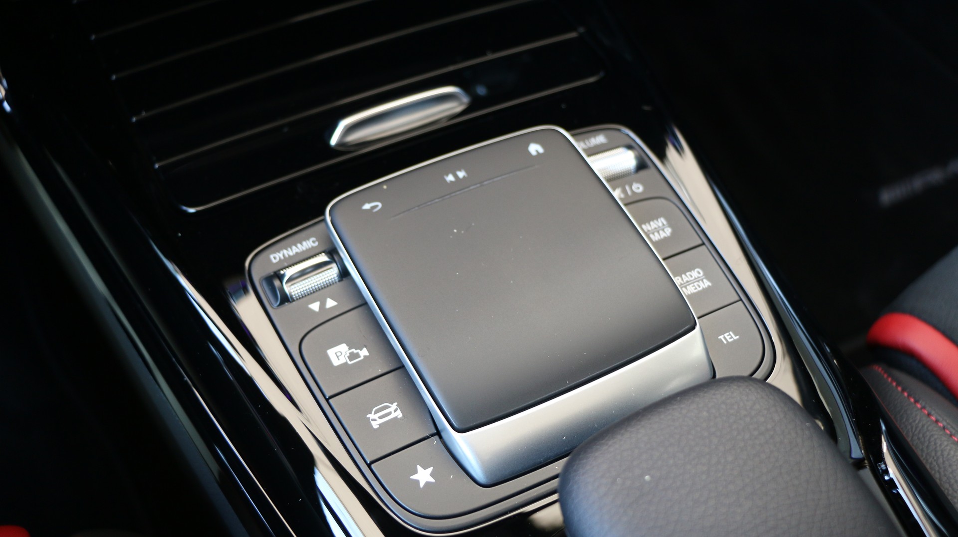 MERCEDES-BENZ A 35 AMG 4Matic-image-13