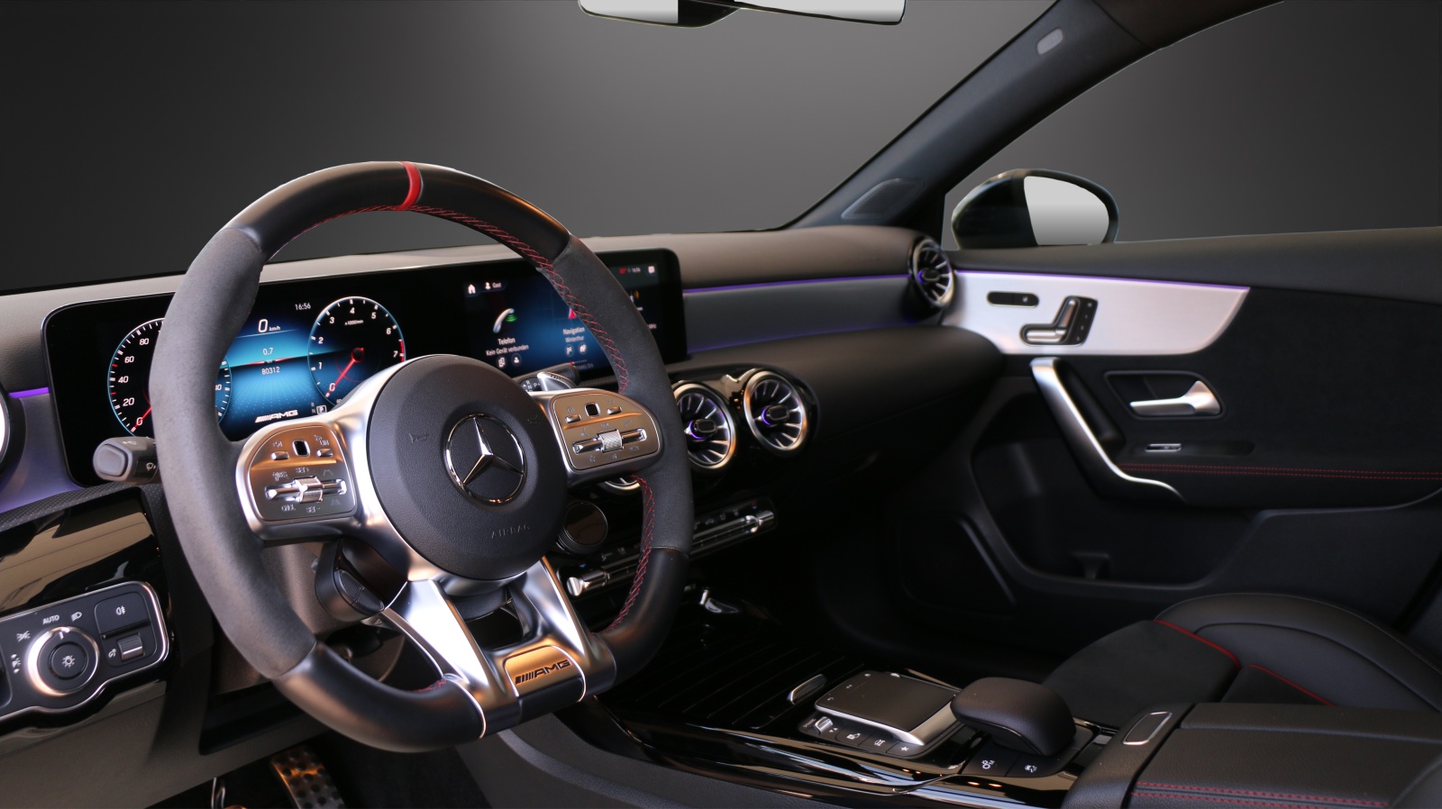 MERCEDES-BENZ A 35 AMG 4Matic-image-4