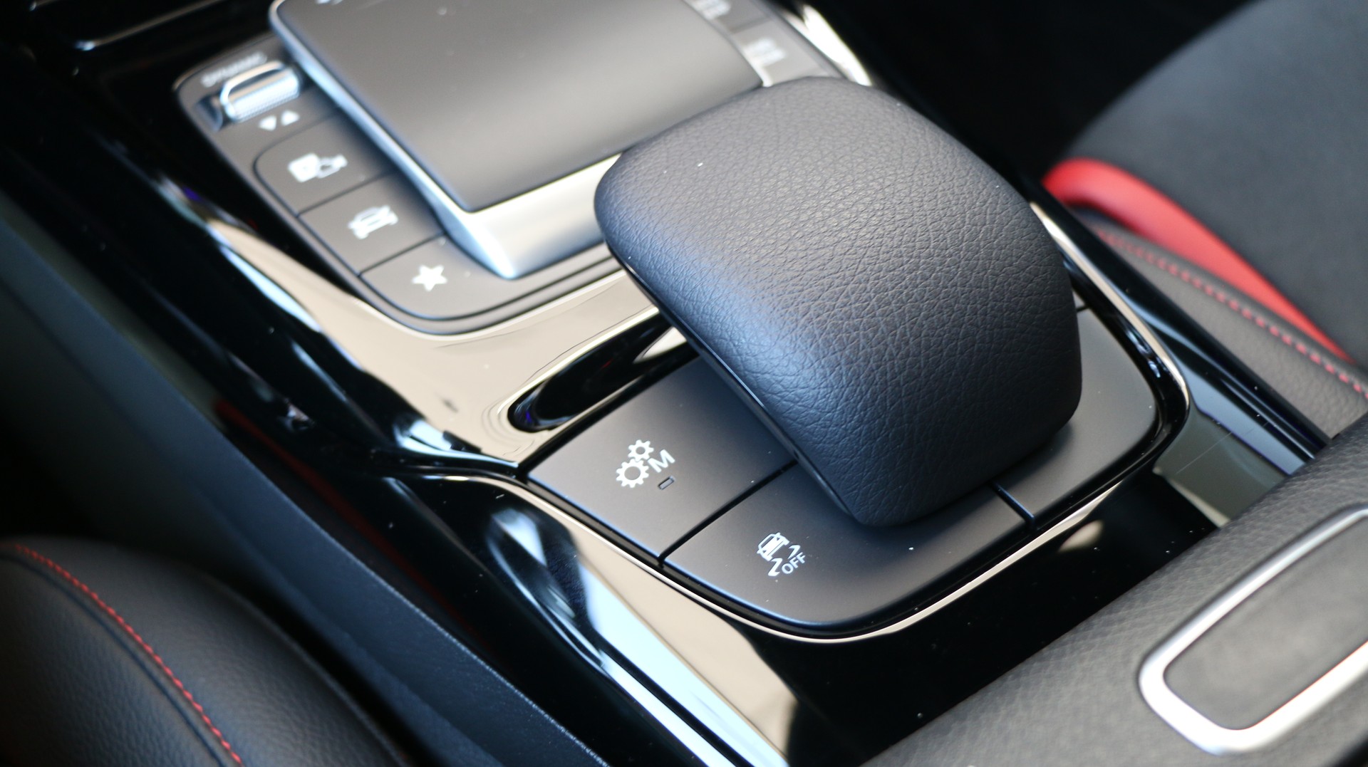 MERCEDES-BENZ A 35 AMG 4Matic-image-14