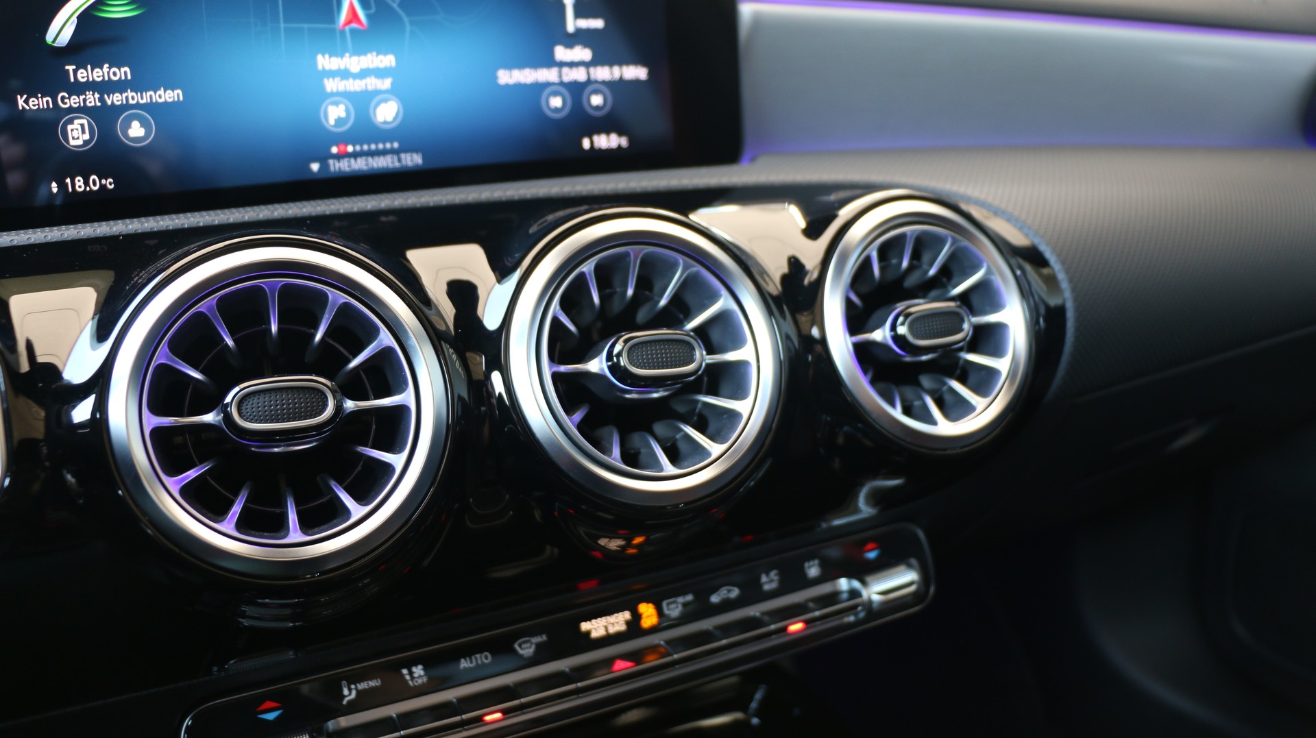 MERCEDES-BENZ A 35 AMG 4Matic-image-17