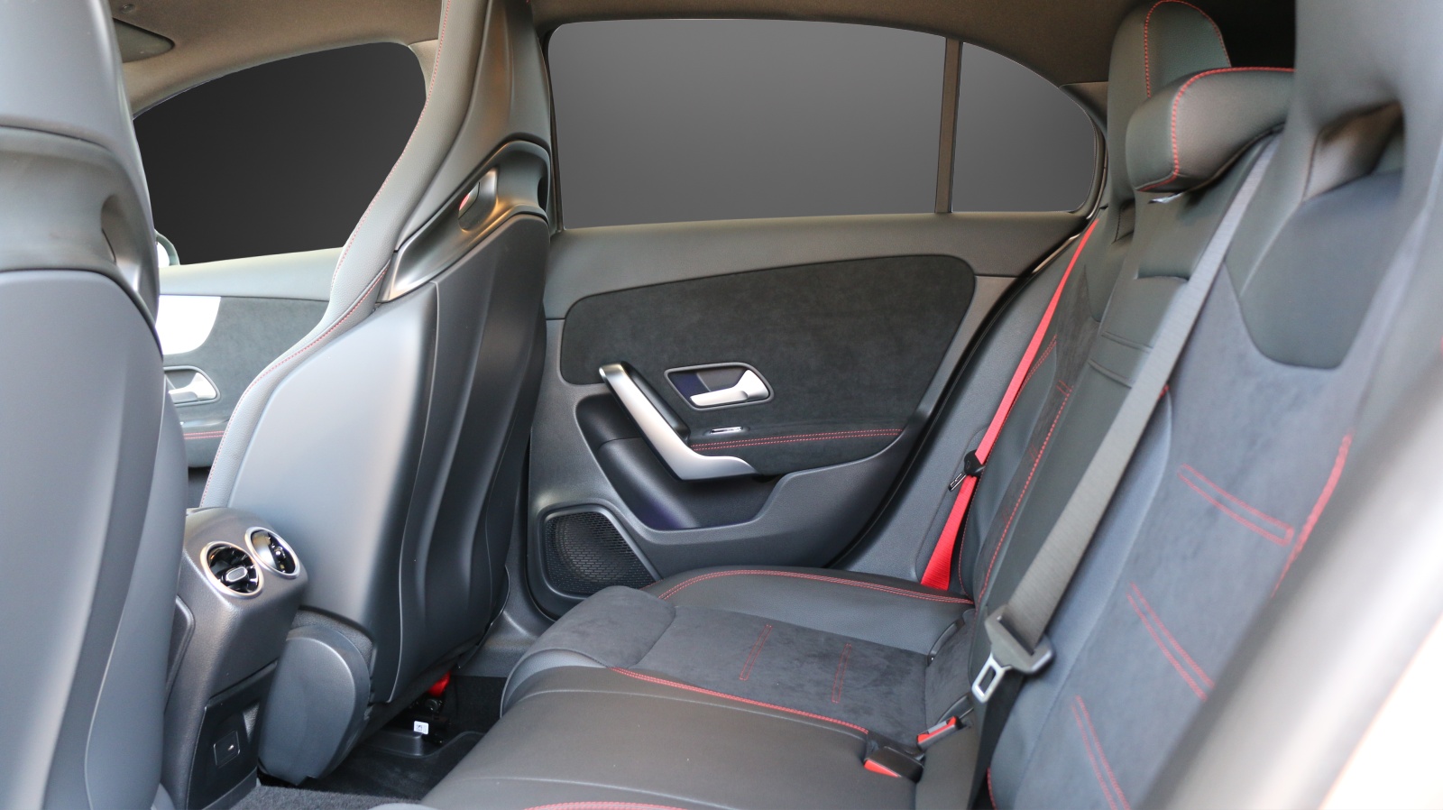 MERCEDES-BENZ A 35 AMG 4Matic-image-10