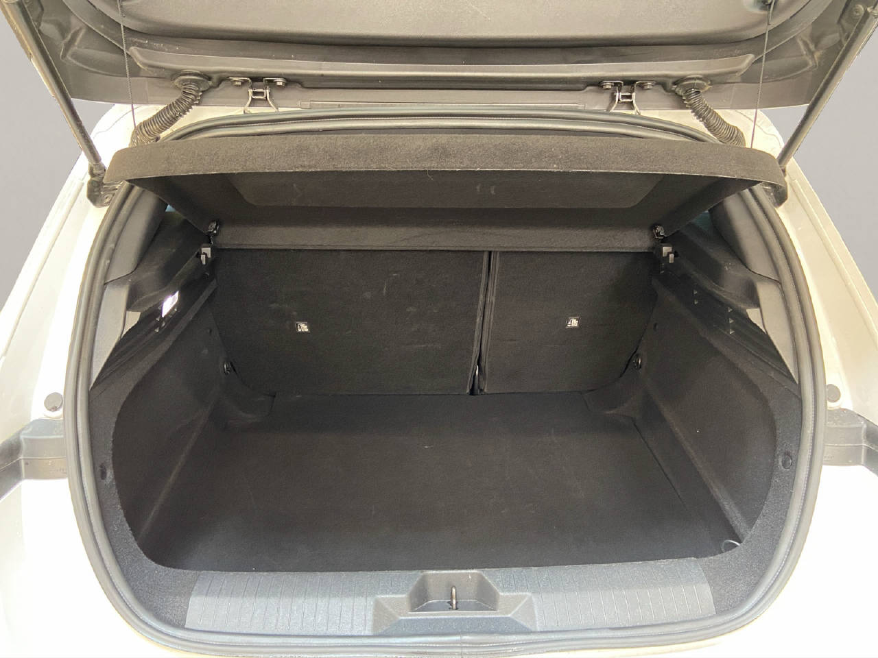 OPEL Astra 1.2 T Hybrid Edition-image-12