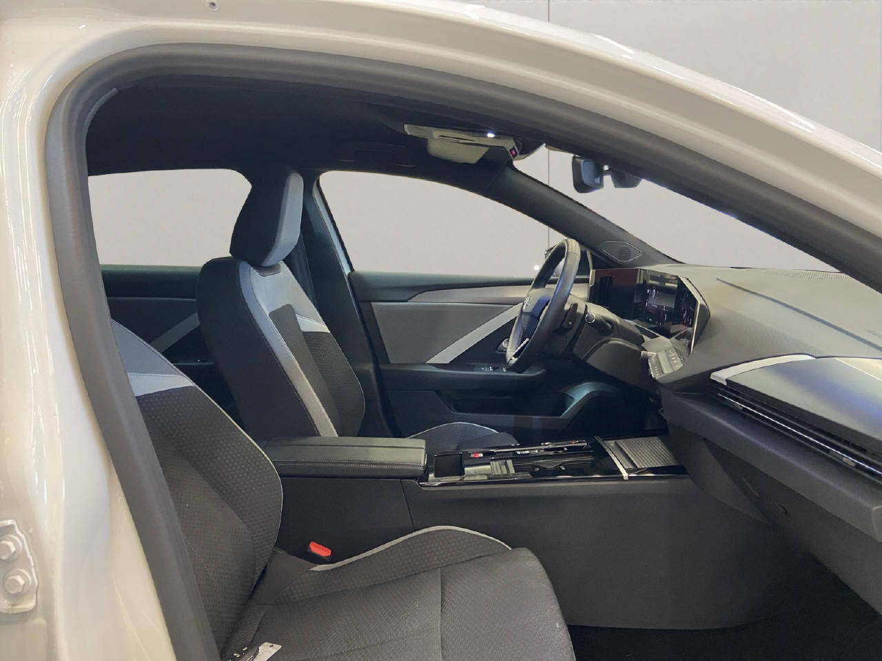 OPEL Astra 1.2 T Hybrid Edition-image-10