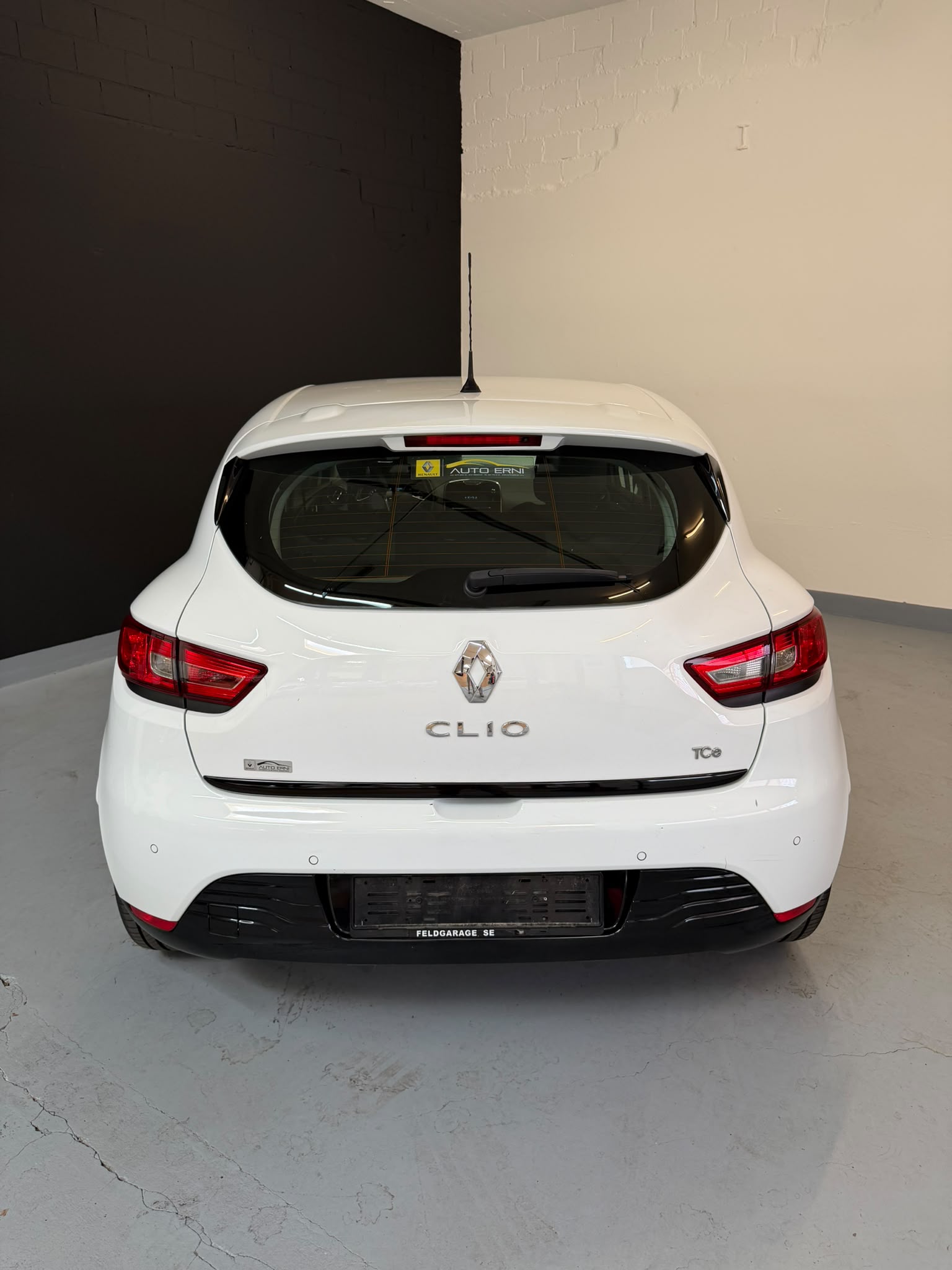 RENAULT Clio 0.9 12V Swiss Edition ***CH-Fahrzeug***-image-4