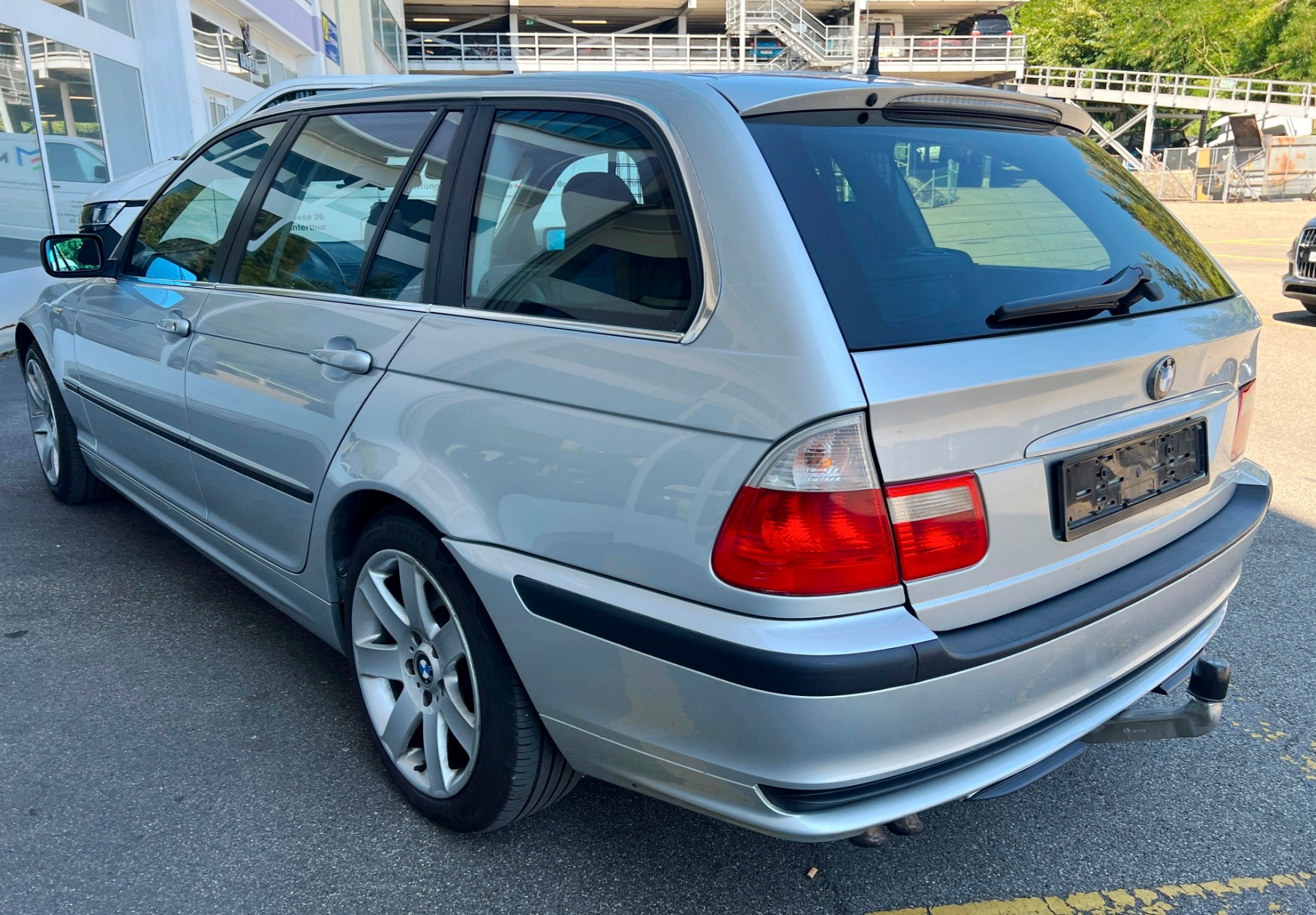 BMW 330d Touring-image-4