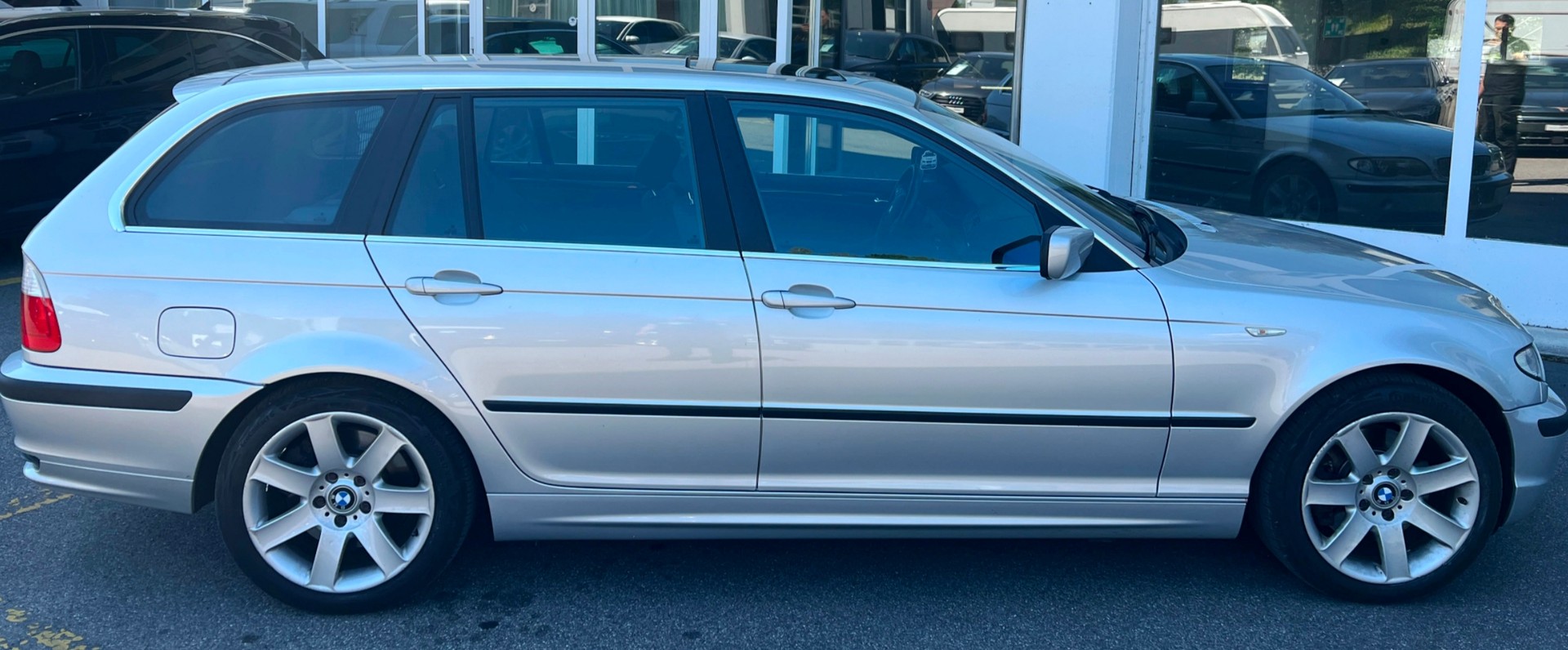 BMW 330d Touring-image-5