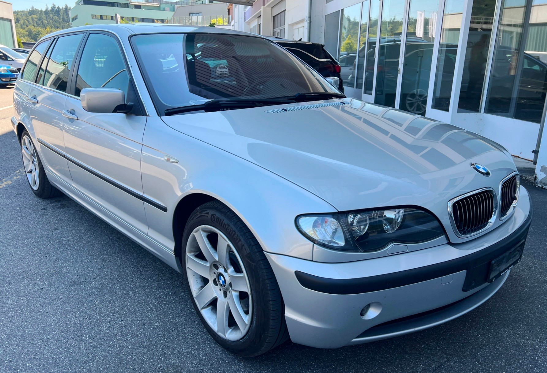 BMW 330d Touring-image-1