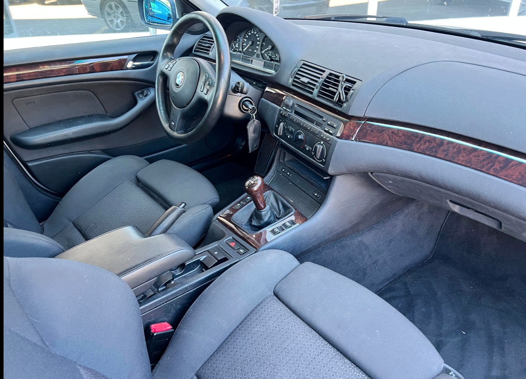 BMW 330d Touring-image-10