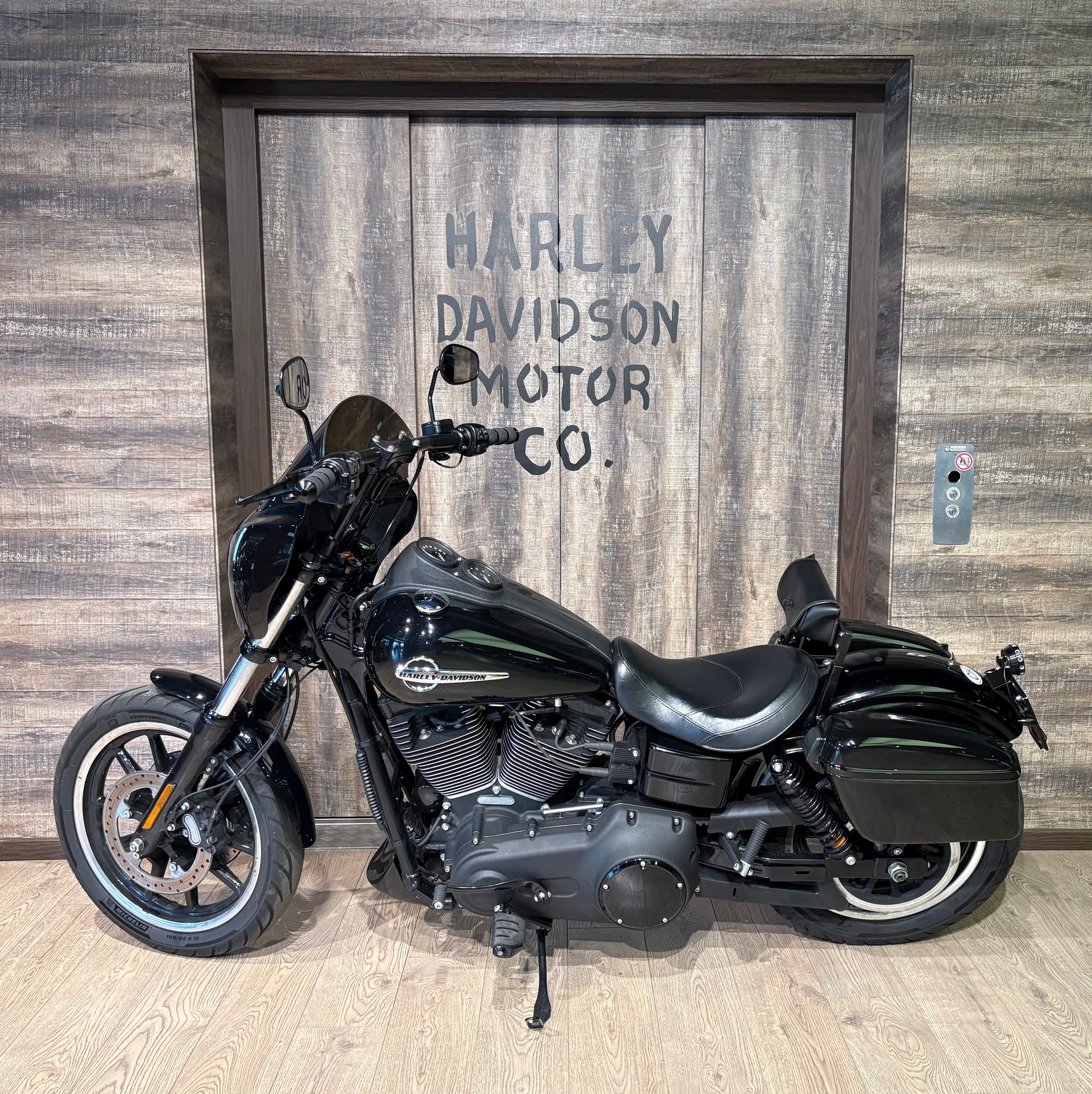 HARLEY-DAVIDSON FXDLS Dyna Low Rider S-showroom-element-3