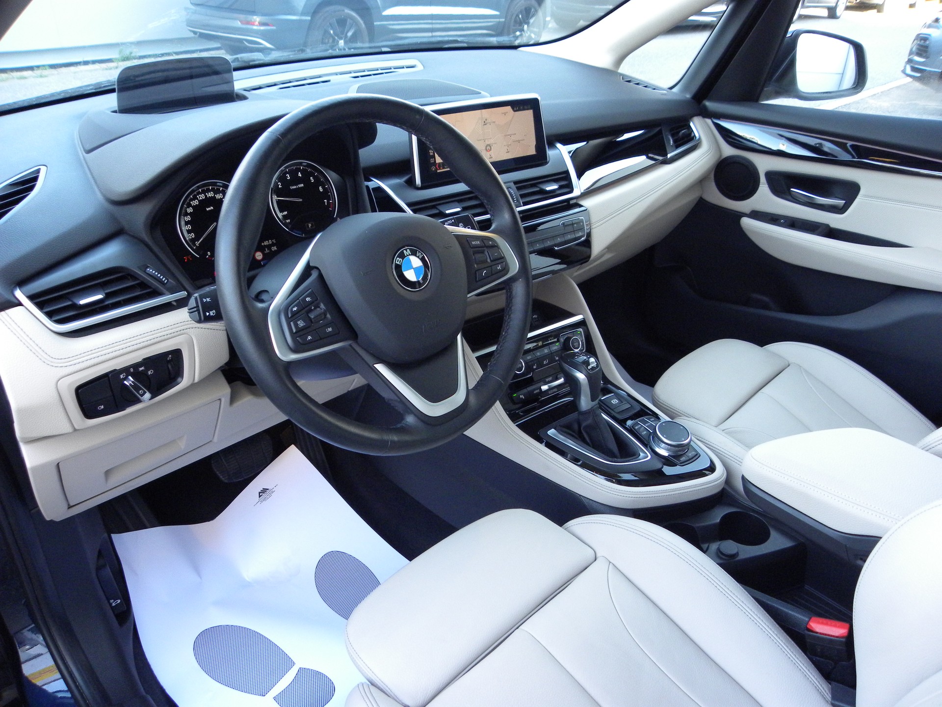 BMW 225xe iPerformance Active Tourer Steptronic Luxury Line-image-4